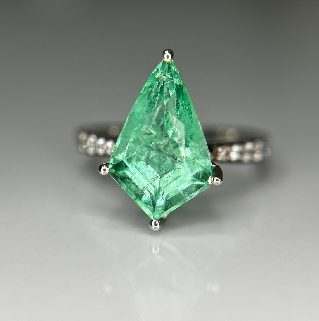 Beautiful Natural Columbian Emerald 3.63 CT With Natural Diamonds & 14k Gold - 3
