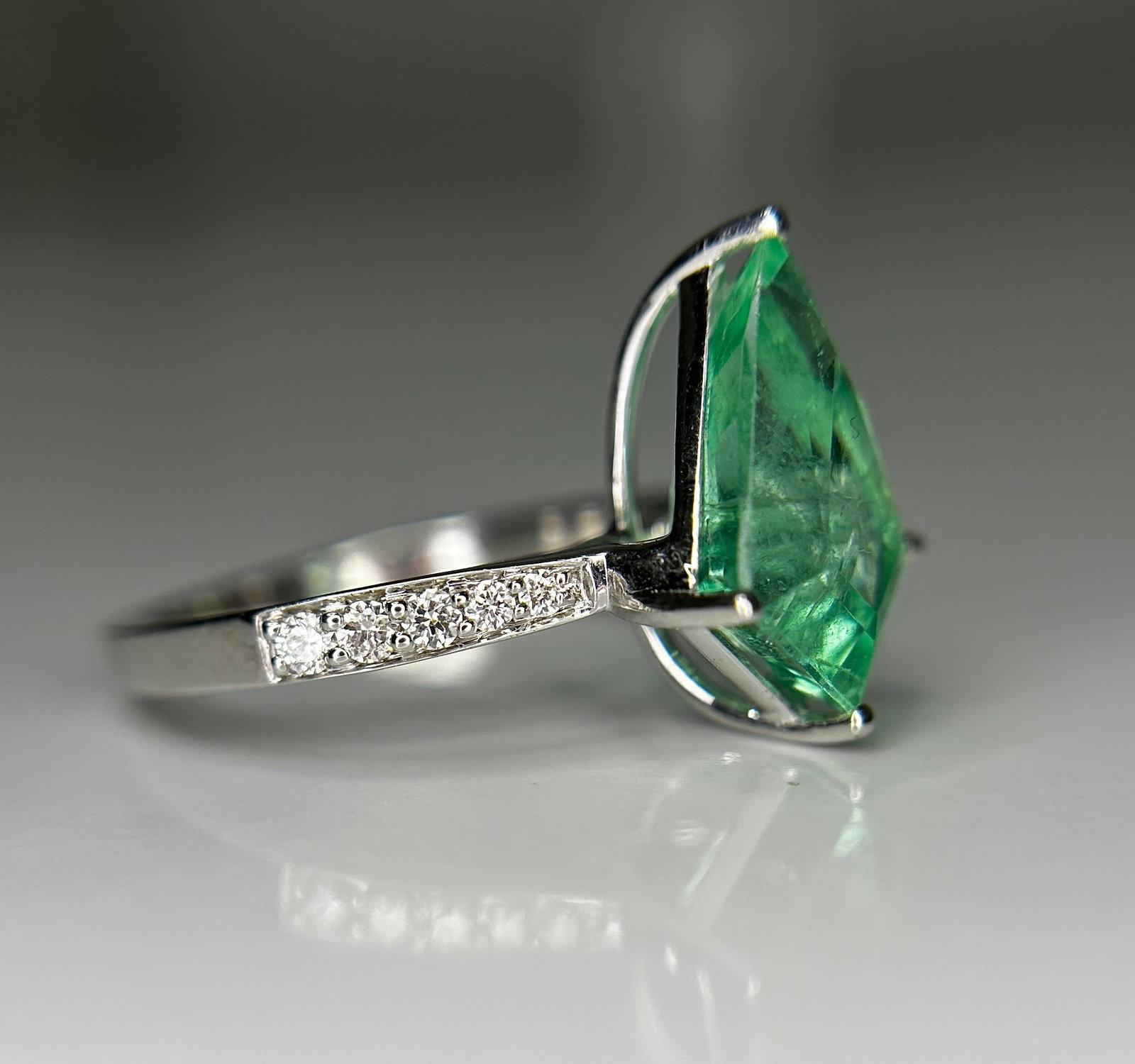 Beautiful Natural Columbian Emerald 3.63 CT With Natural Diamonds & 14k Gold - 6