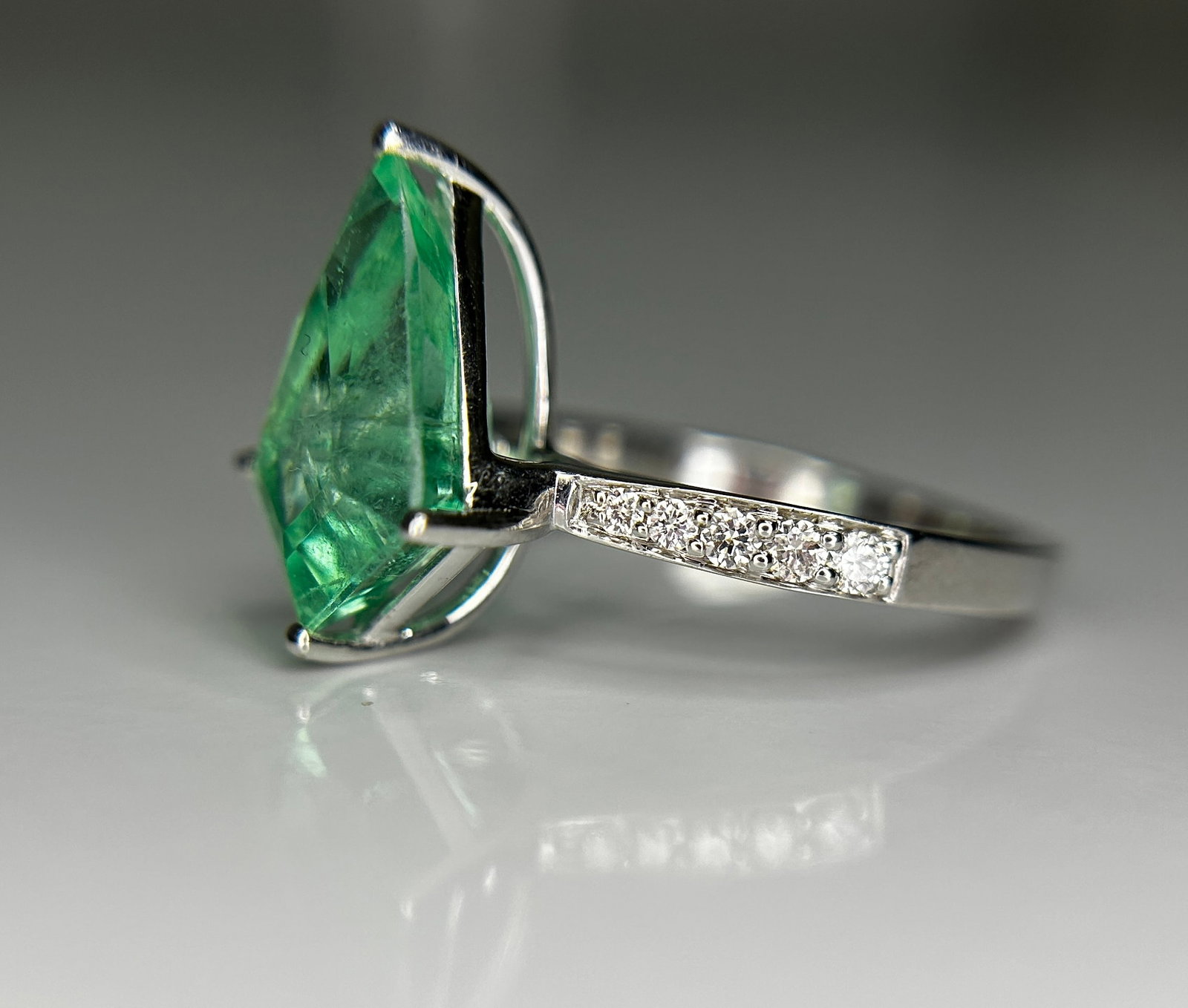Beautiful Natural Columbian Emerald 3.63 CT With Natural Diamonds & 14k Gold - 7