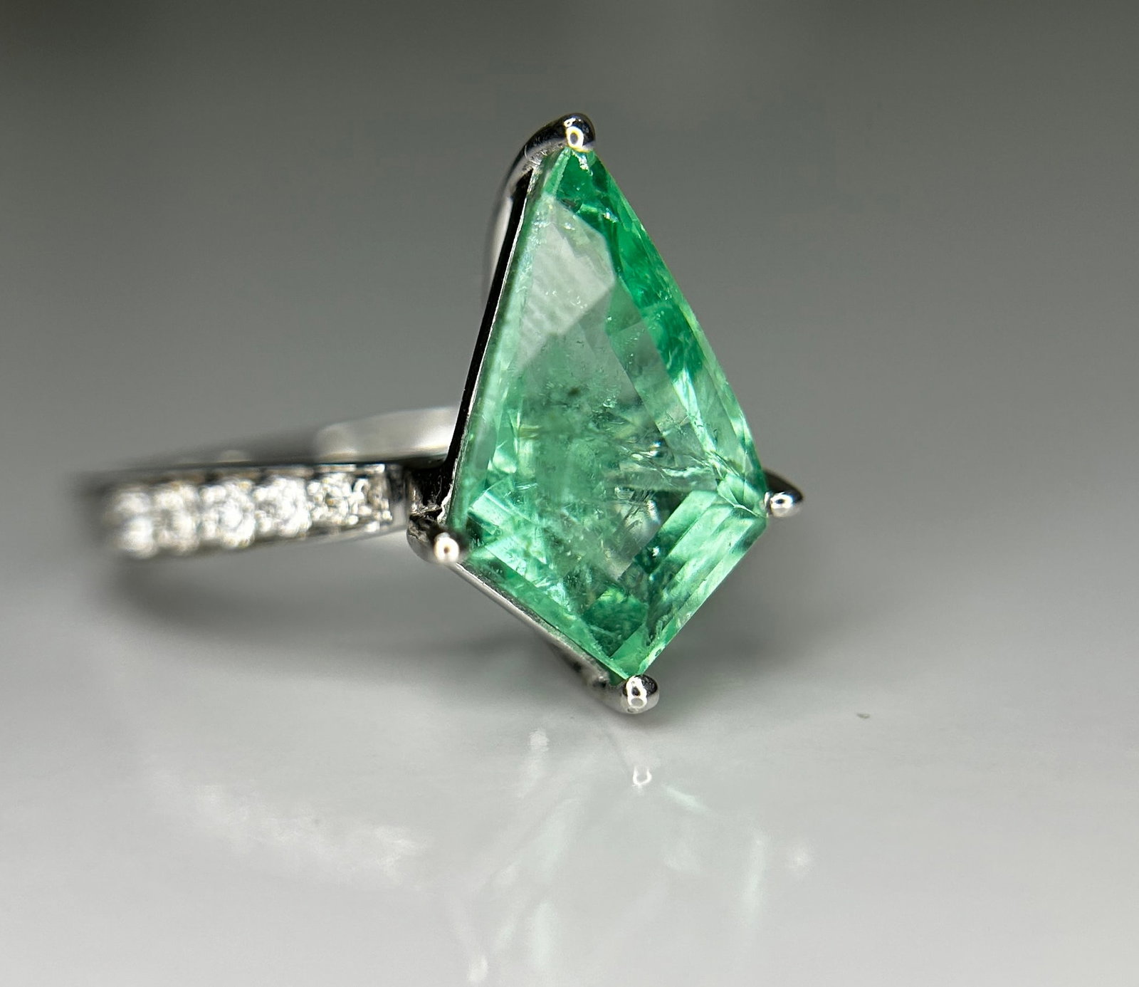 Beautiful Natural Columbian Emerald 3.63 CT With Natural Diamonds & 14k Gold - 8