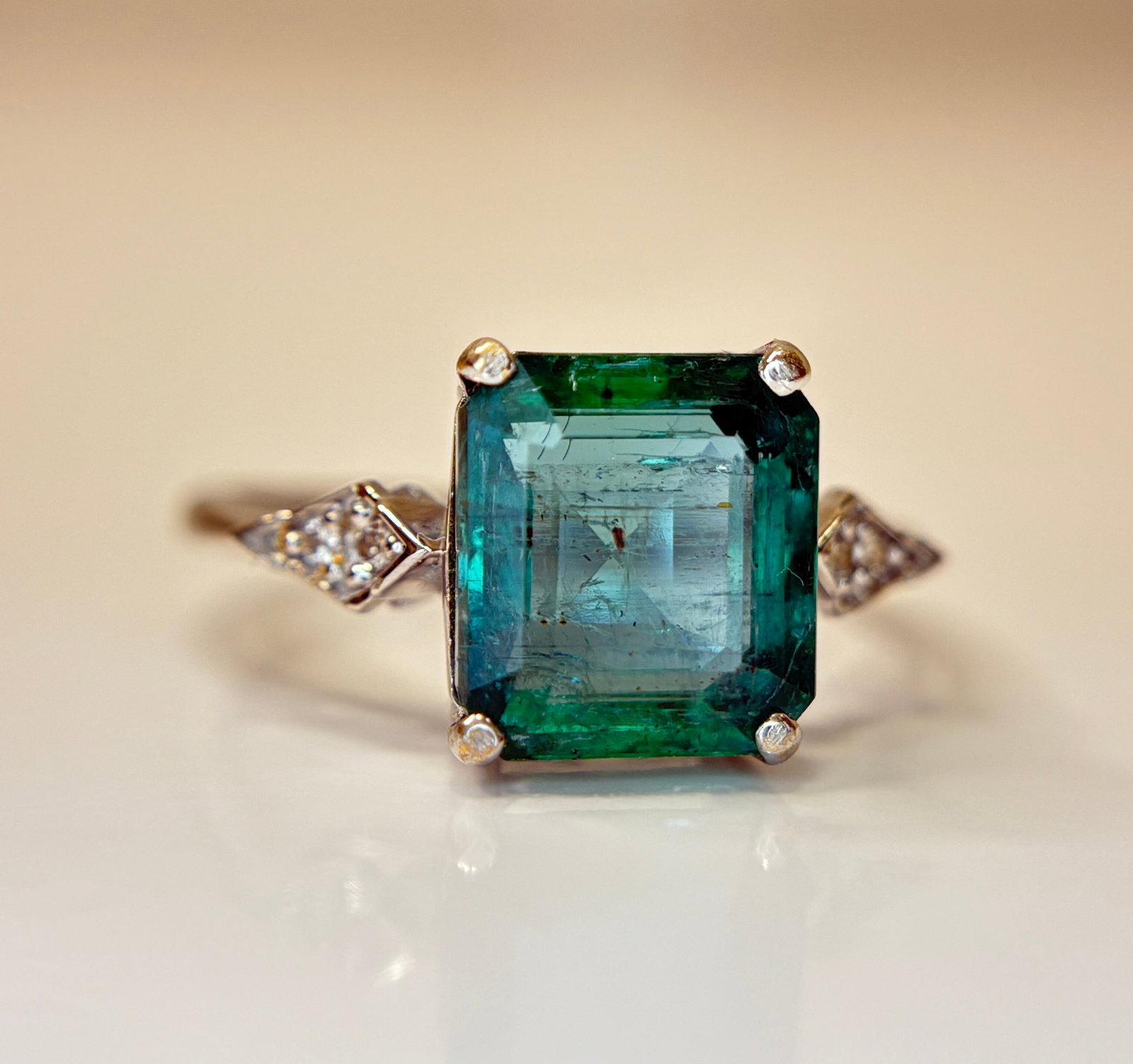 Beautiful 3.04 CT Natural Emerald With Natural Diamonds & 18k Gold - 2
