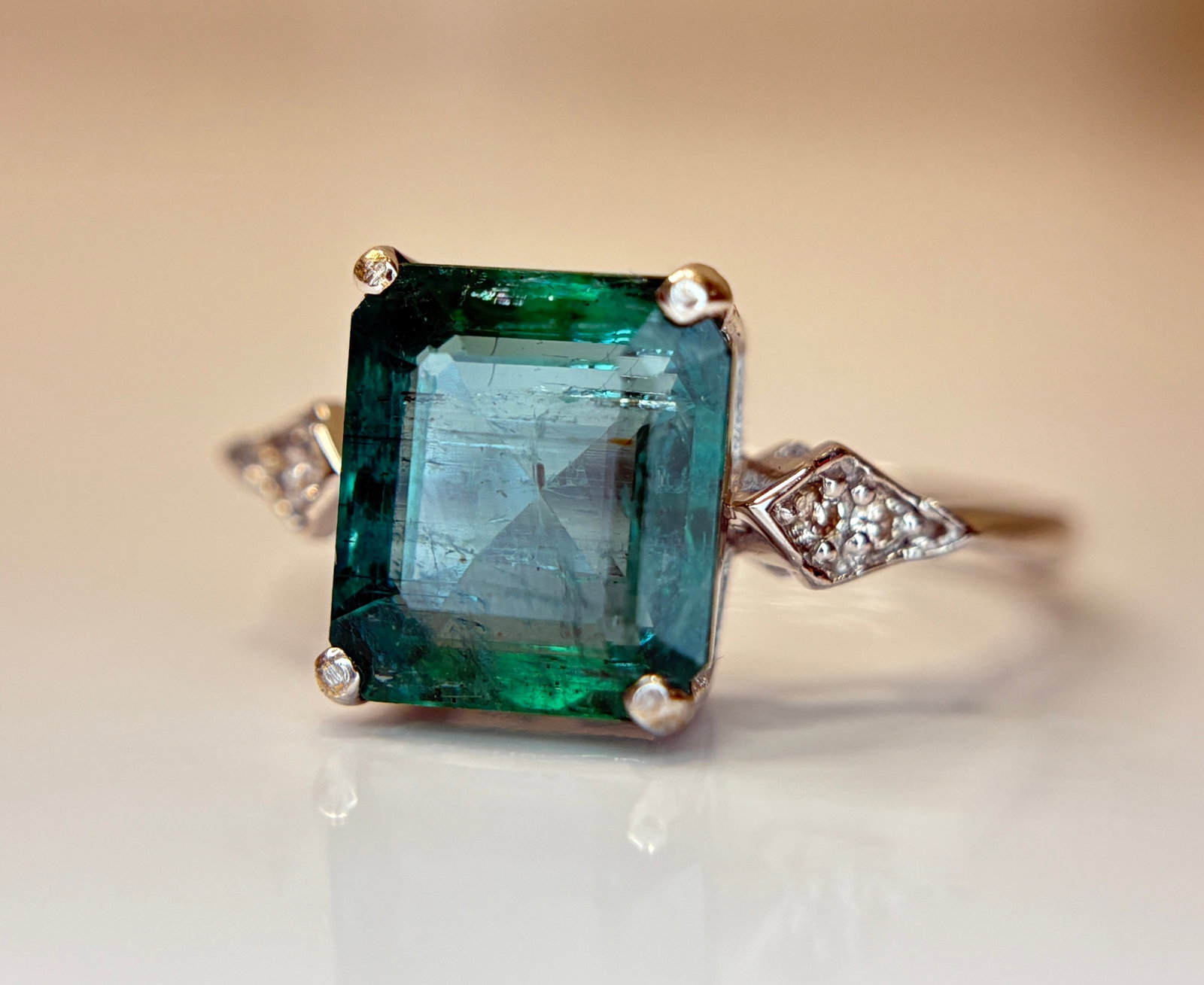 Beautiful 3.04 CT Natural Emerald With Natural Diamonds & 18k Gold - 3