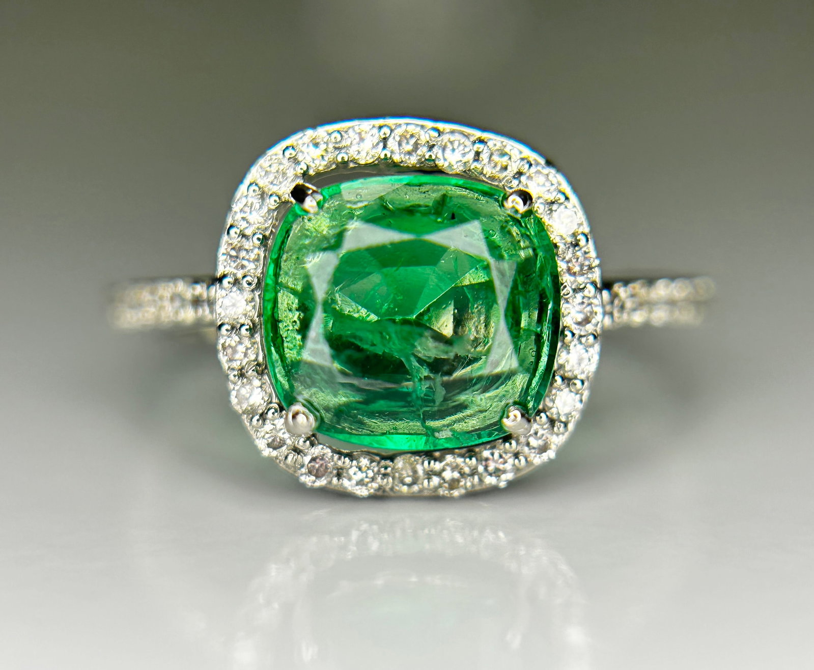 Beautiful 1.69 CT Natural Emerald Ring With Natural Diamonds & Platinum 950: Title: Beautiful 1.69 CT Natural Emerald Ring With Natural Diamonds & Platinum 950 Description: Beautiful 1.69 CT Natural Emerald Ring With Natural Diamonds & Platinum 950 Description: Total