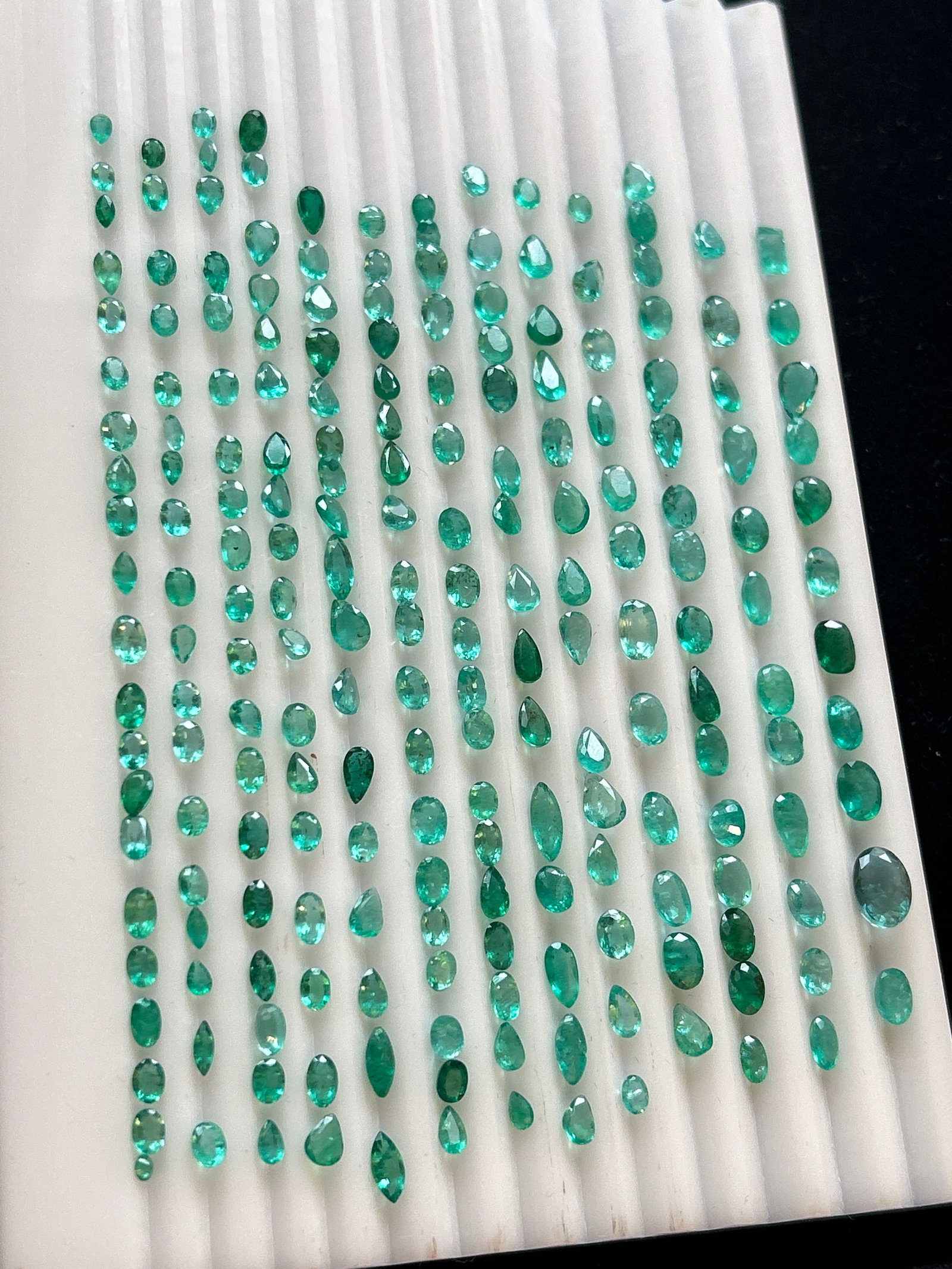 61.05ct Natural Emeralds - 3