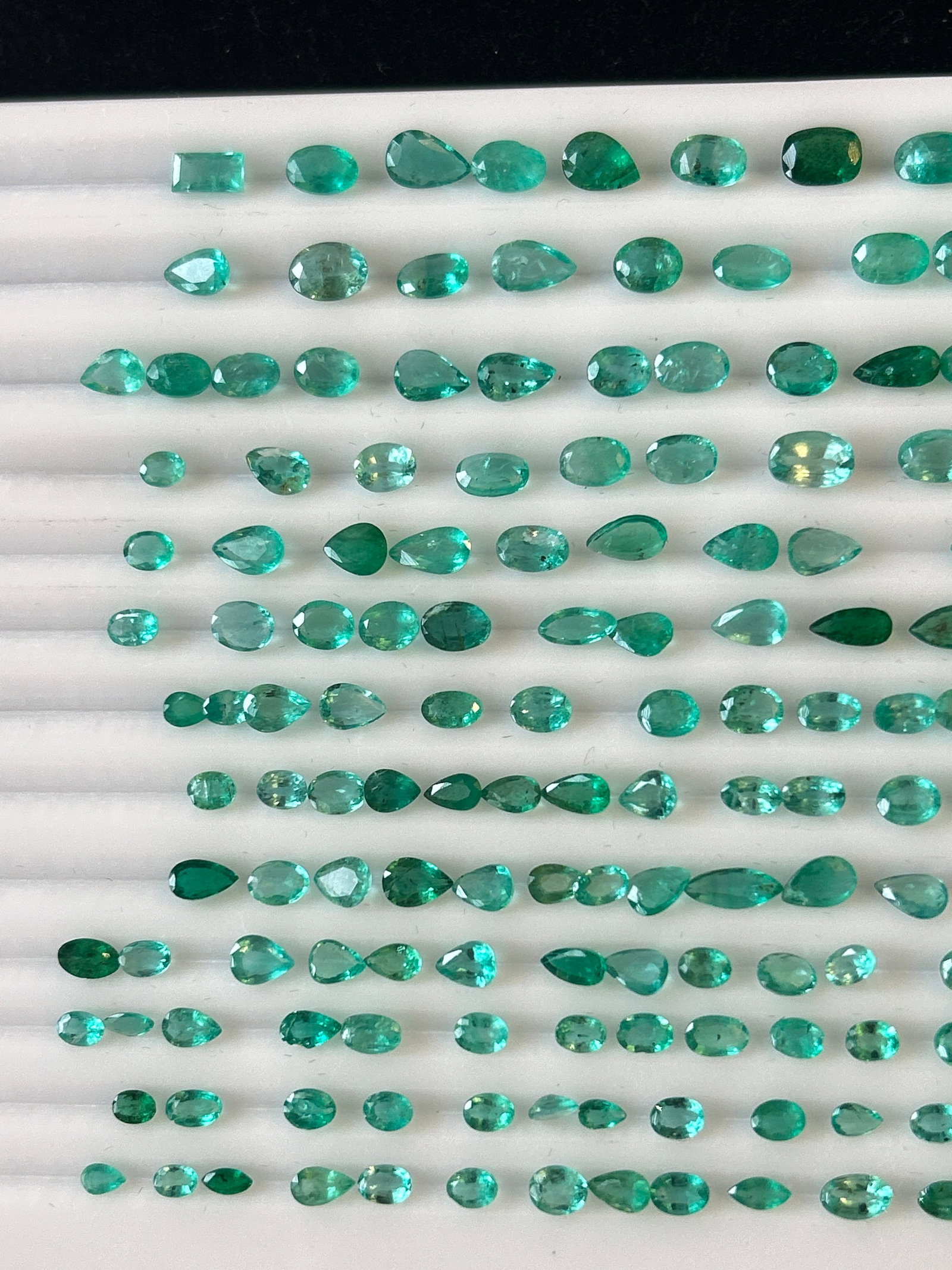 61.05ct Natural Emeralds - 4