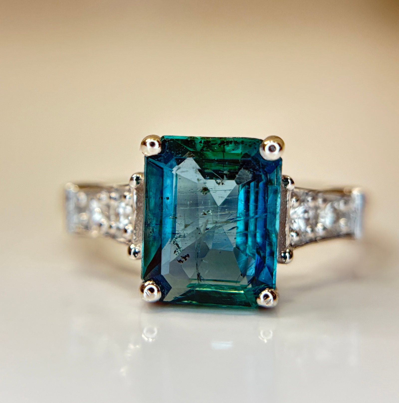 Beautiful 2.10 CT Natural Emerald With Natural Diamonds & 18k Gold: Title: Beautiful 2.10 CT Natural Emerald With Natural Diamonds & 18k Gold Description: Beautiful 2.10 CT Natural Emerald With Natural Diamonds & 18k Gold Description: Total Carat Weight -