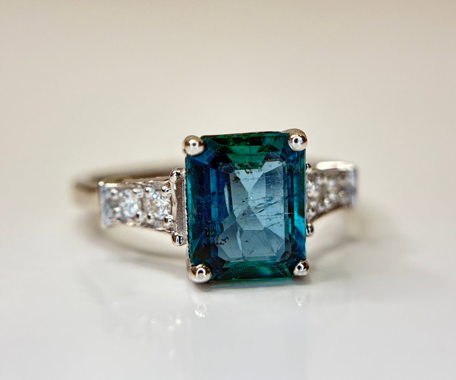 Beautiful 2.10 CT Natural Emerald With Natural Diamonds & 18k Gold - 9