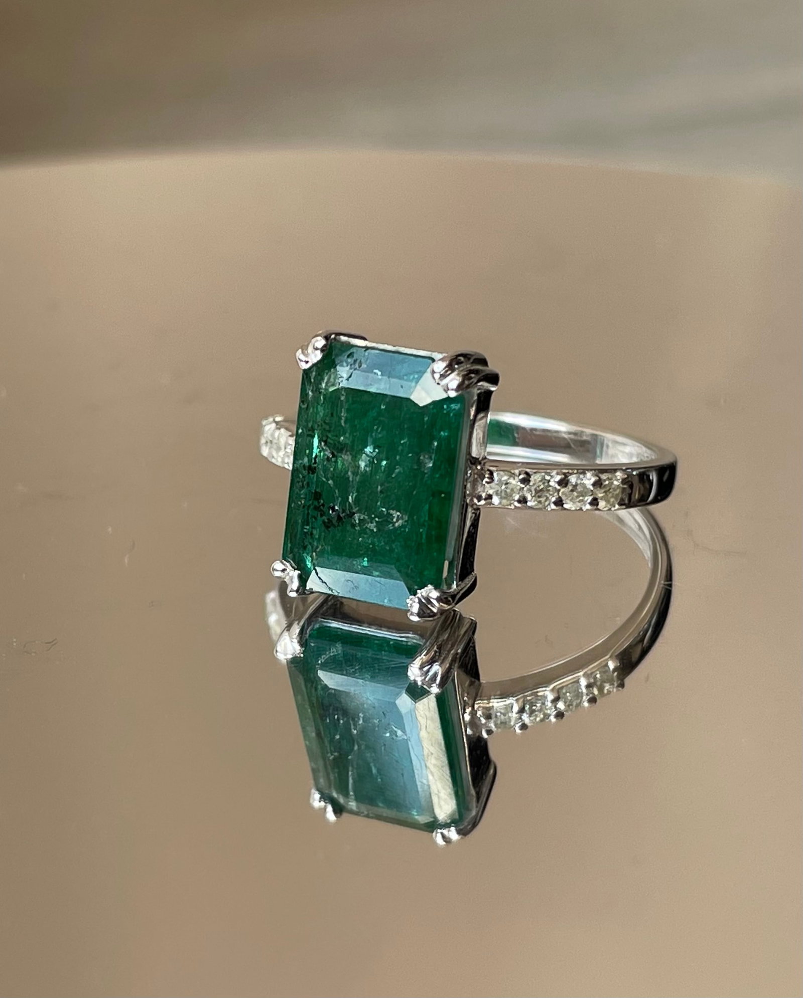 Beautiful 3.46 Carats Natural Emerald Ring Natural Diamonds & 18k Gold - 2