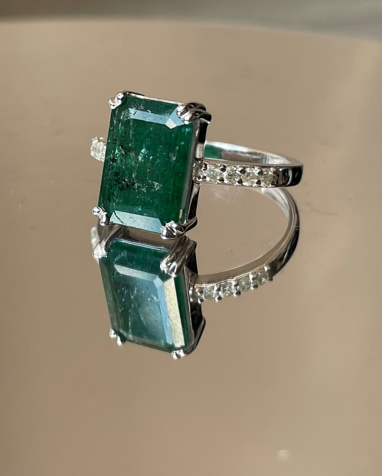 Beautiful 3.46 Carats Natural Emerald Ring Natural Diamonds & 18k Gold - 3