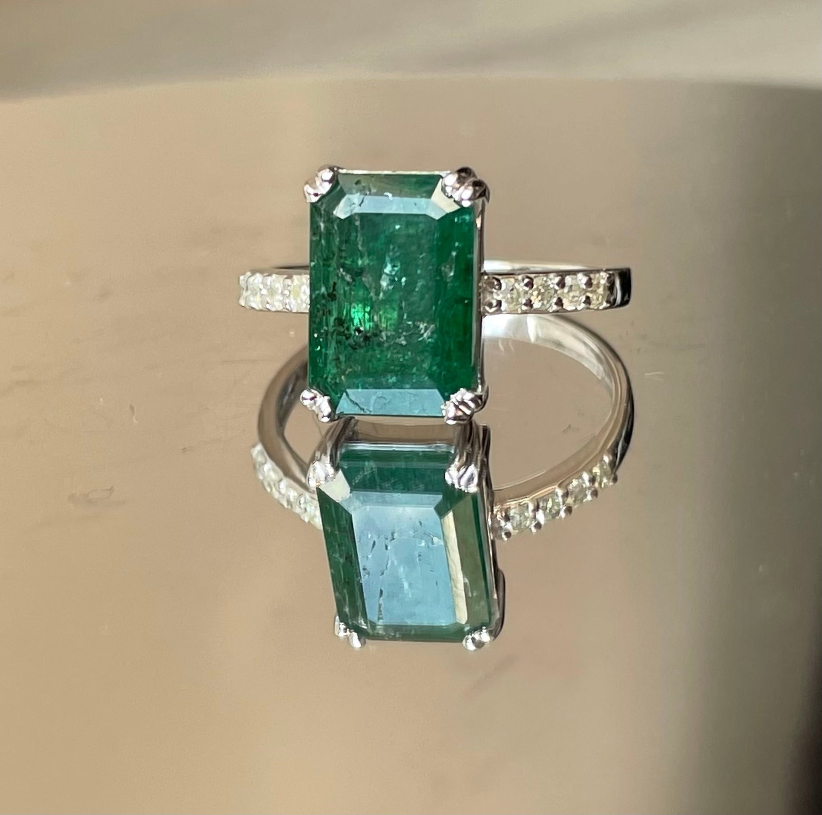 Beautiful 3.46 Carats Natural Emerald Ring Natural Diamonds & 18k Gold - 4