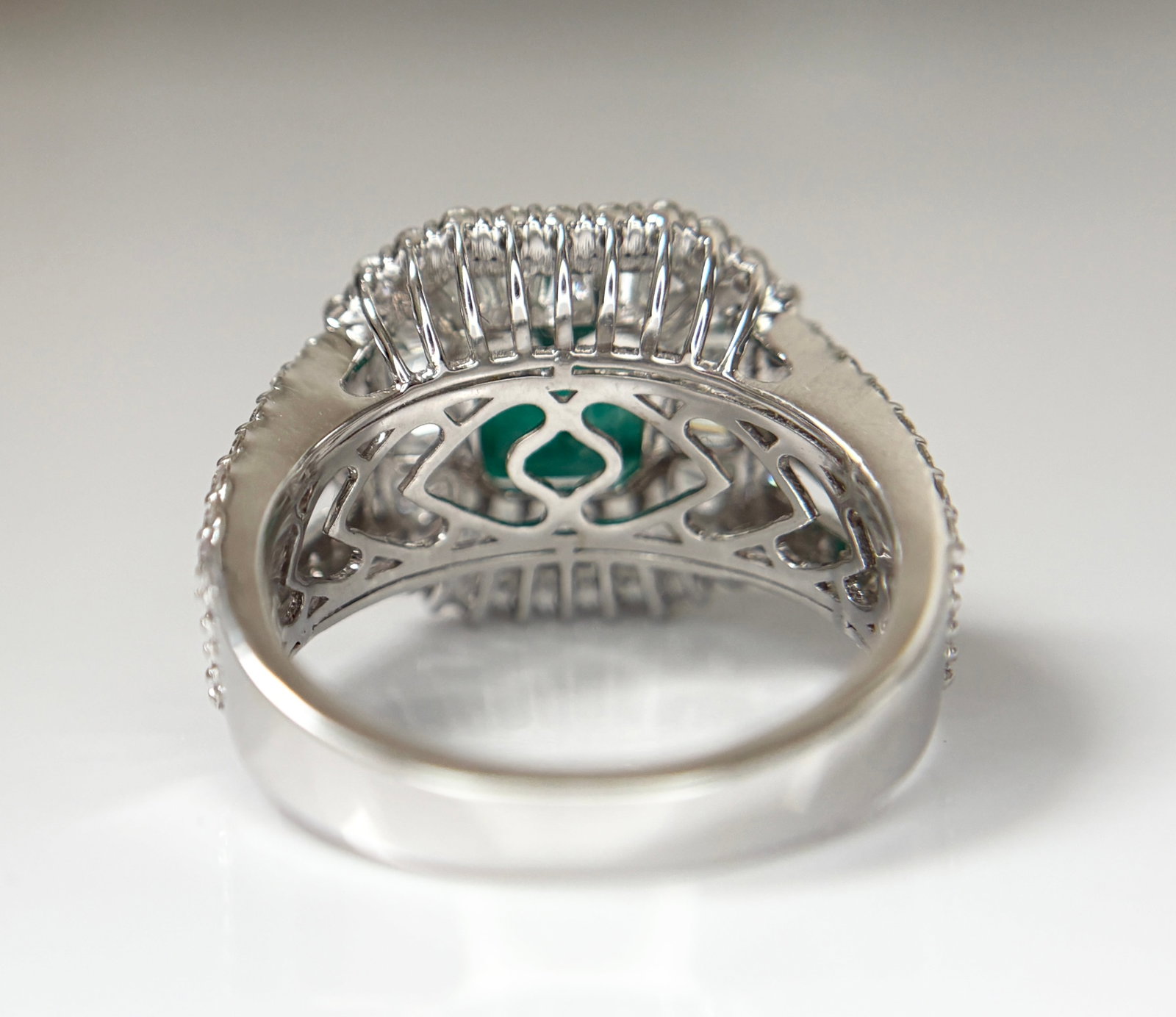 Beautiful 3.01 CT Natural Emerald With 1.68 CT Natural Diamonds & 18k Gold - 11