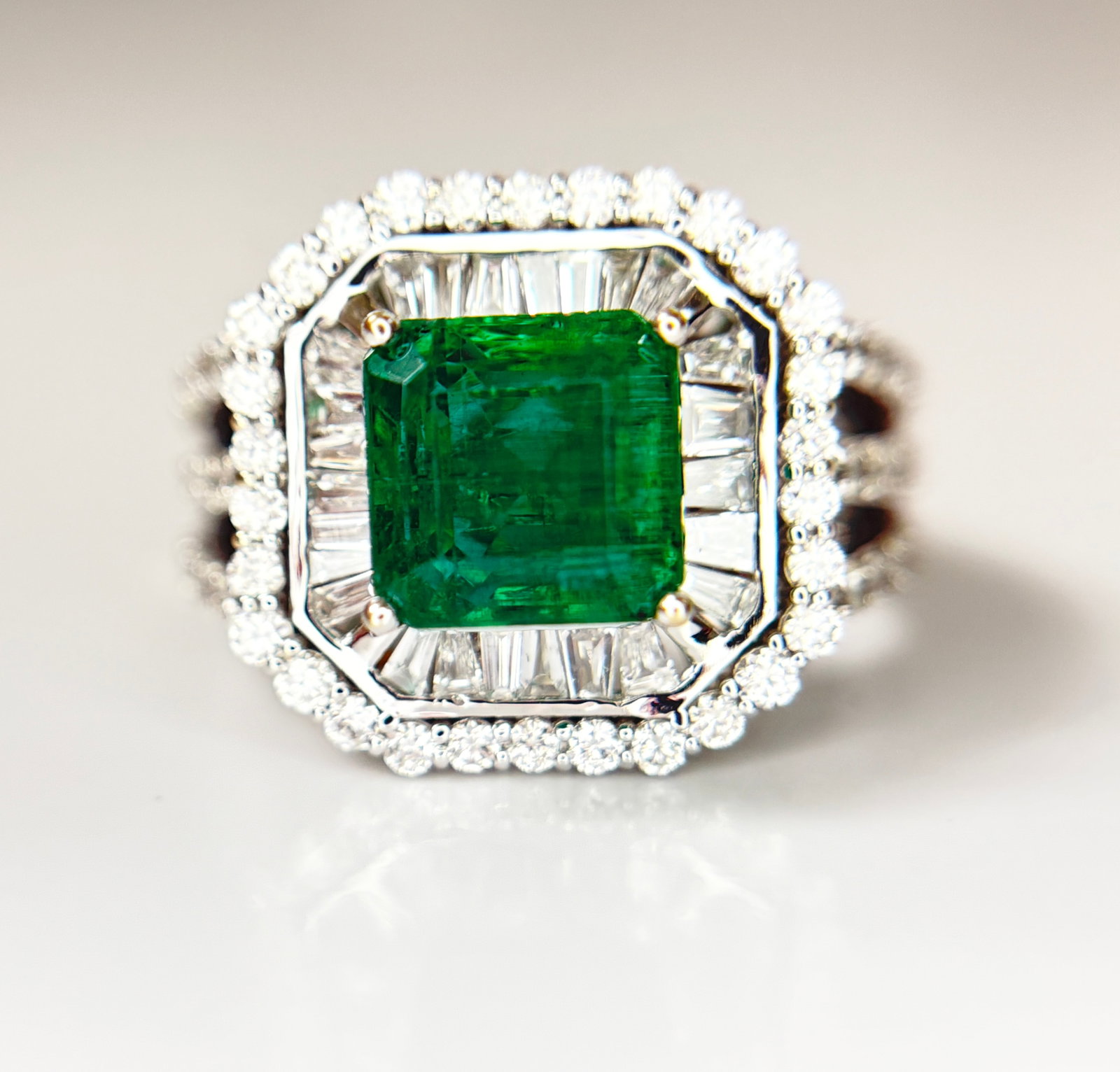 Beautiful 3.01 CT Natural Emerald With 1.68 CT Natural Diamonds & 18k Gold (1 of 17)