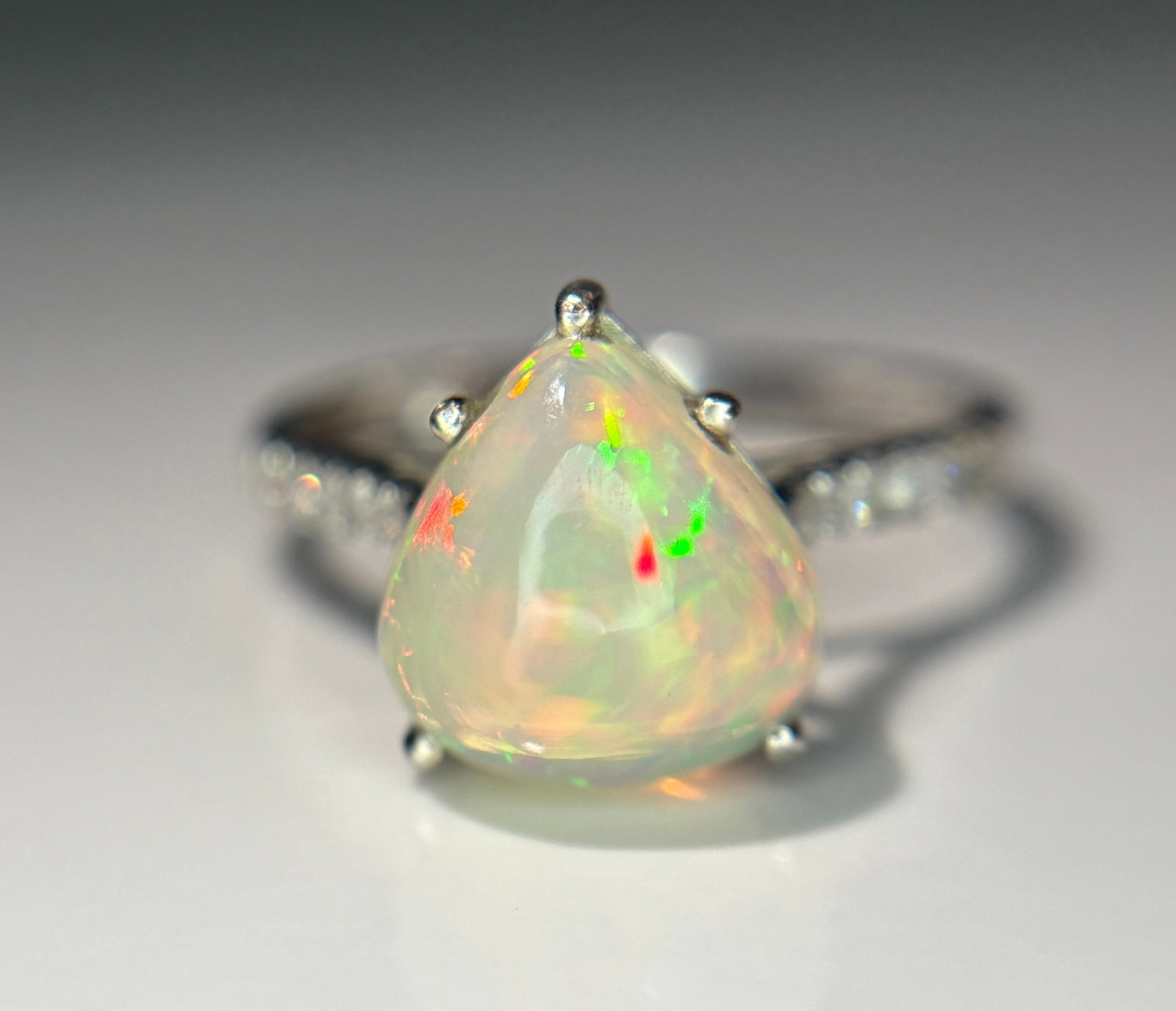 Beautiful Natural Fire Opal 2.16 CT Ring With Natural Diamond and 18k Gold - 5