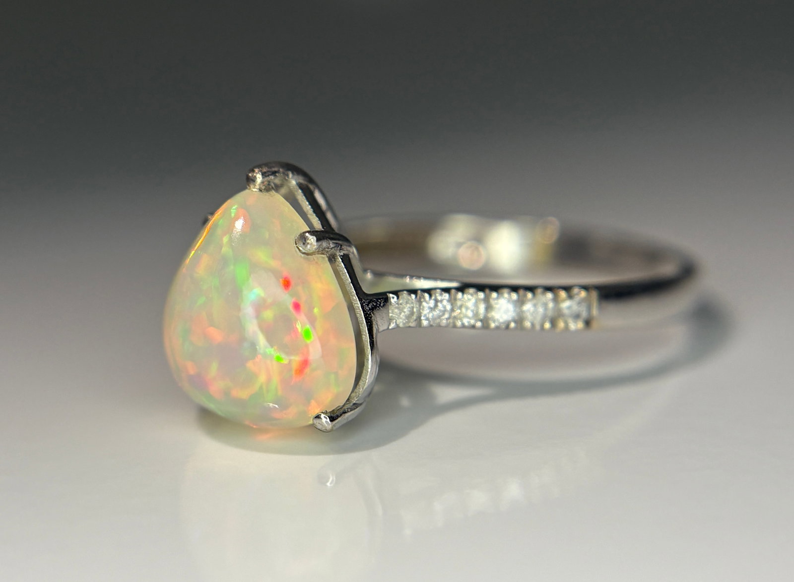 Beautiful Natural Fire Opal 2.16 CT Ring With Natural Diamond and 18k Gold - 6