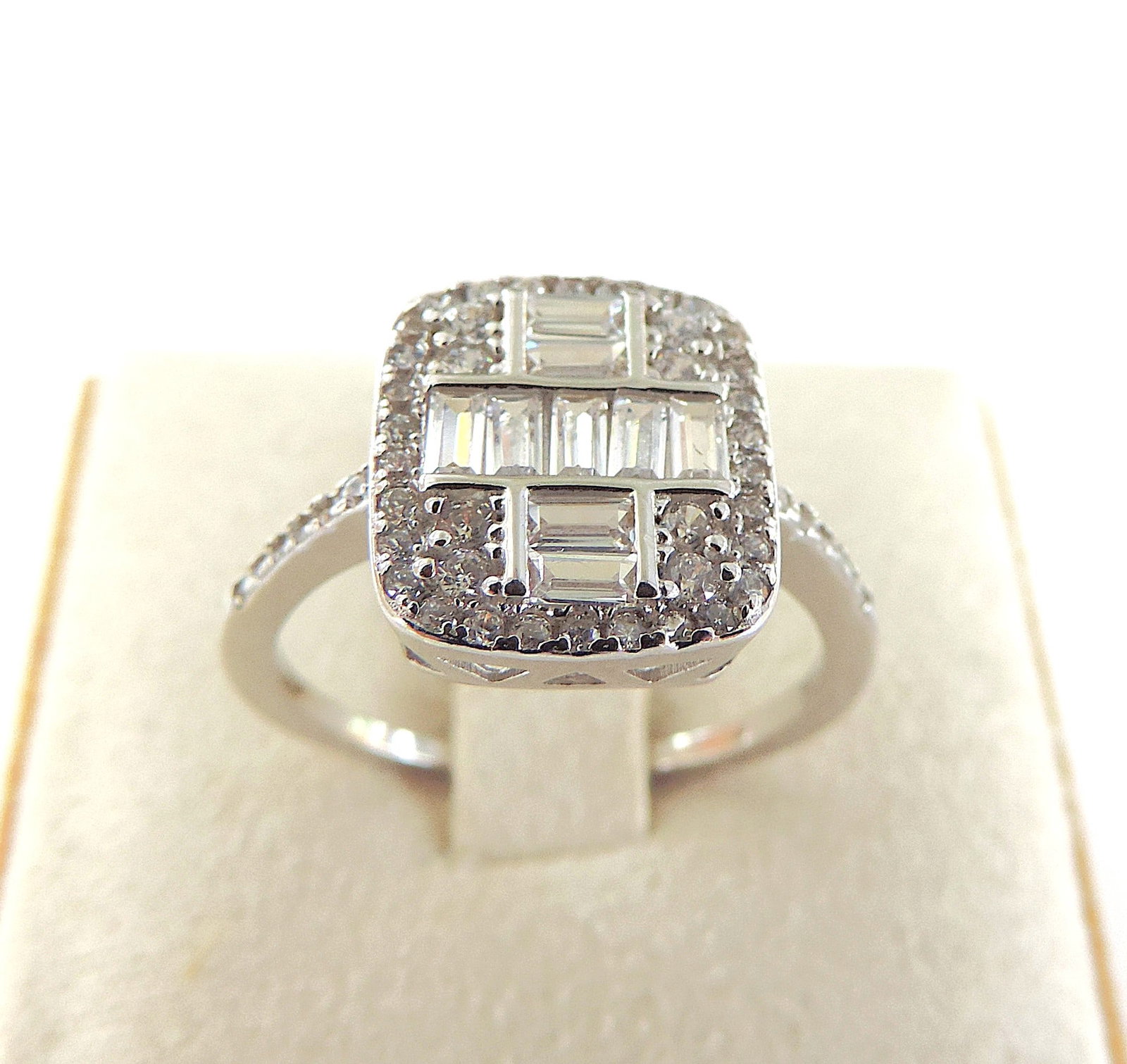 925 Silver White Zircon Gemstone Ring 'New': Title: 925 Silver White Zircon Gemstone Ring 'New' Description: A lovely ring in 925 silver set with sparkling white Zircon gemstones. Ring size P 1/2. Condit