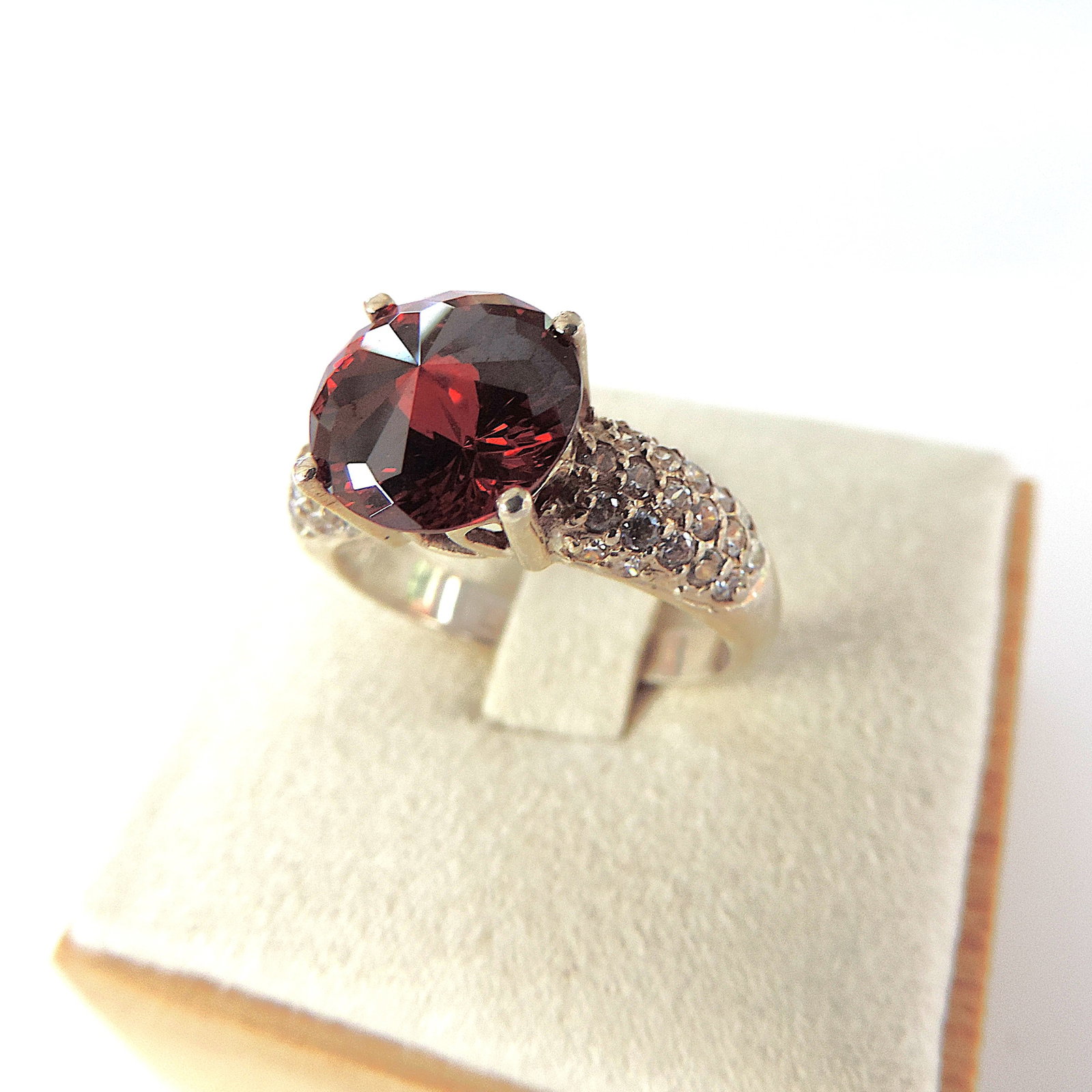 925 Sterling Silver 7 Carat Red Cubic Zirconia Gemstone Ring 'New With Gift Pouch' - 2
