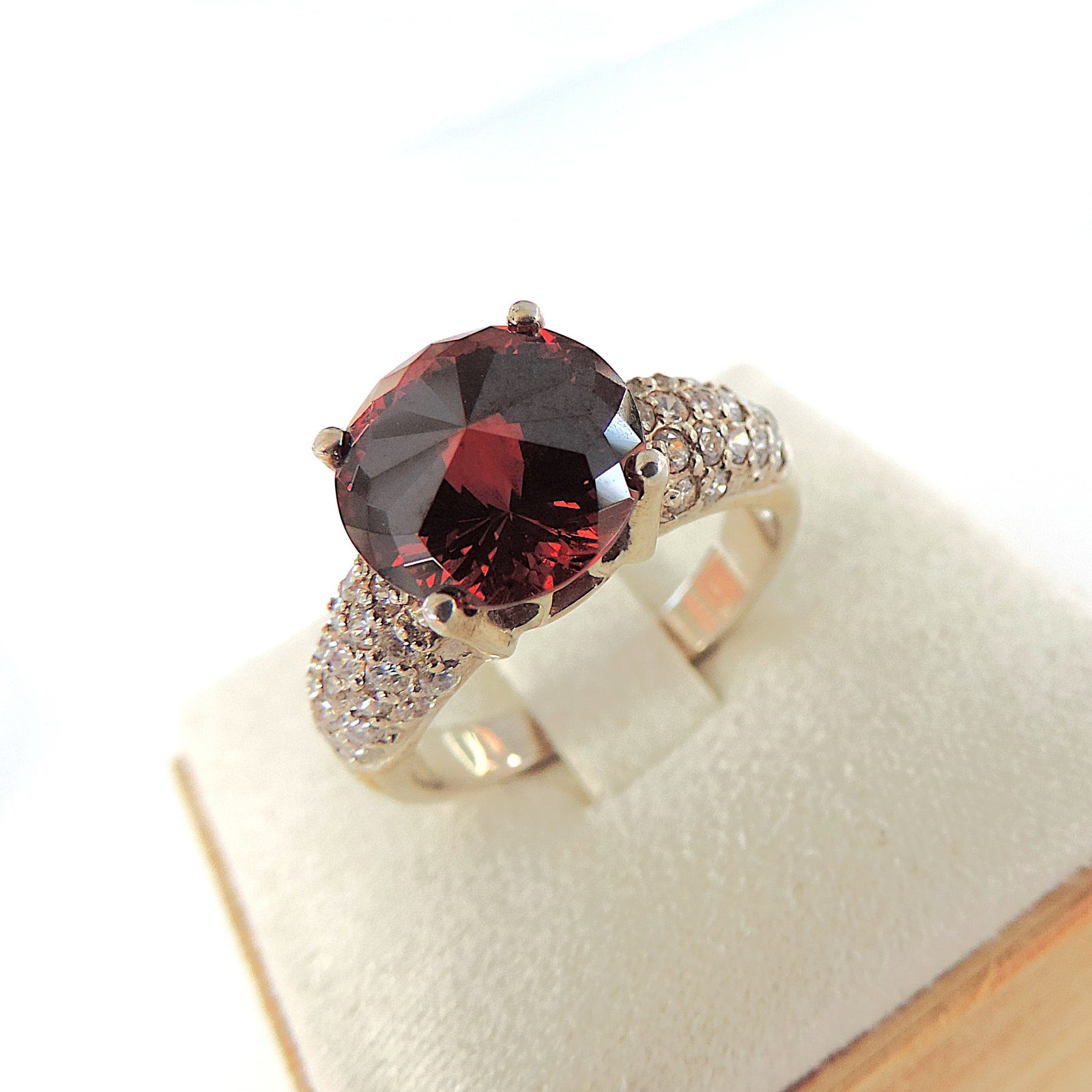 925 Sterling Silver 7 Carat Red Cubic Zirconia Gemstone Ring 'New With Gift Pouch' - 4