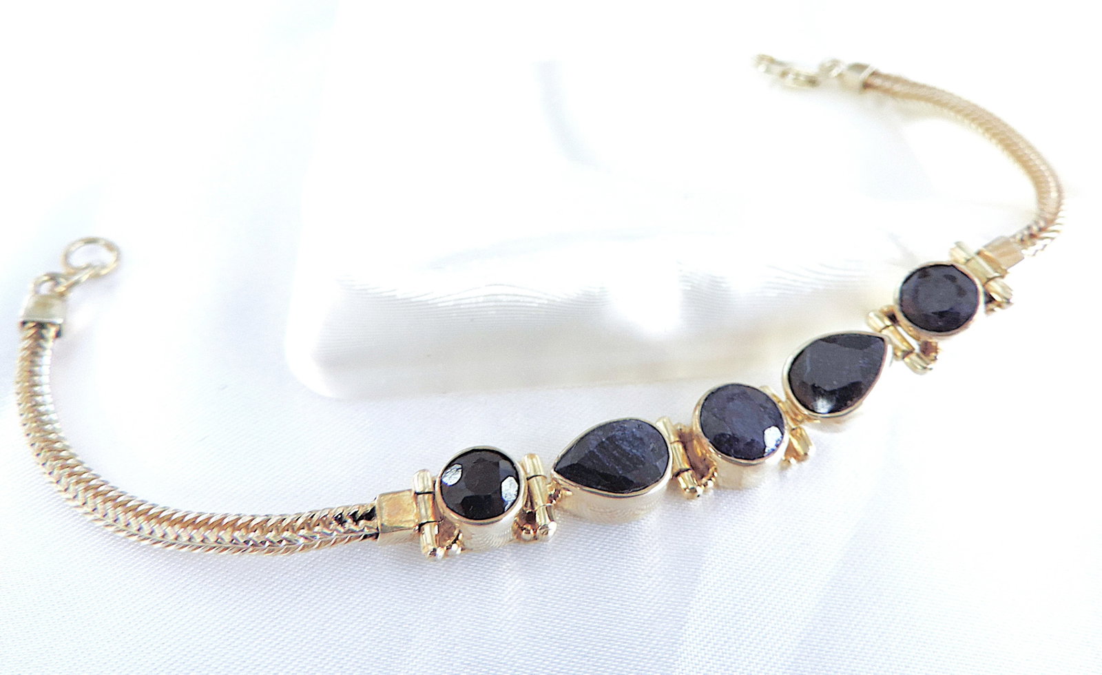 Artisan 925 Silver 8.9 Carat Sapphire Gemstone Bracelet: Title: Artisan 925 Silver 8.9 Carat Sapphire Gemstone Bracelet Description: A beautiful Artisan made Blue Sapphire bracelet in 925 silver set with 2 x pear cut stones 10x7mm (5.0 TCW) & 3 round