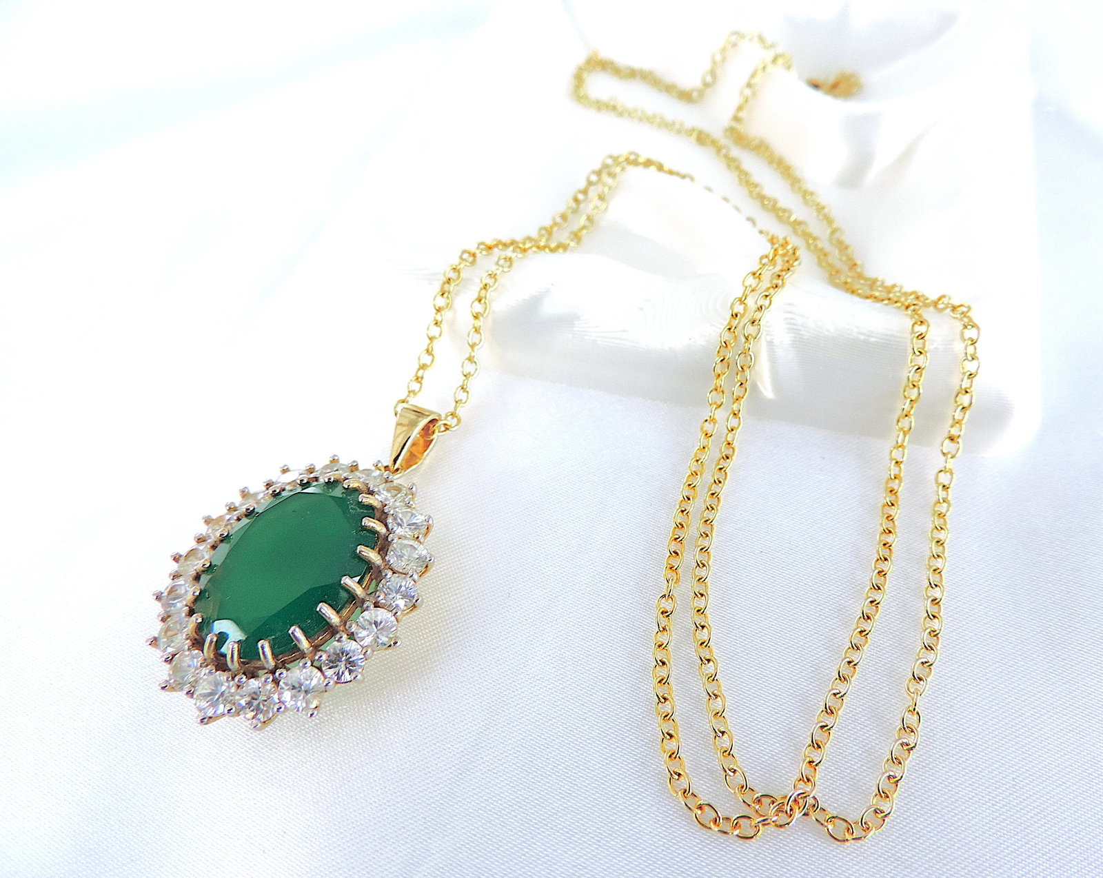 925 Gold on Silver 17.8 Carat Chrysoprase & White Topaz Pendant Necklace 'New' - 4