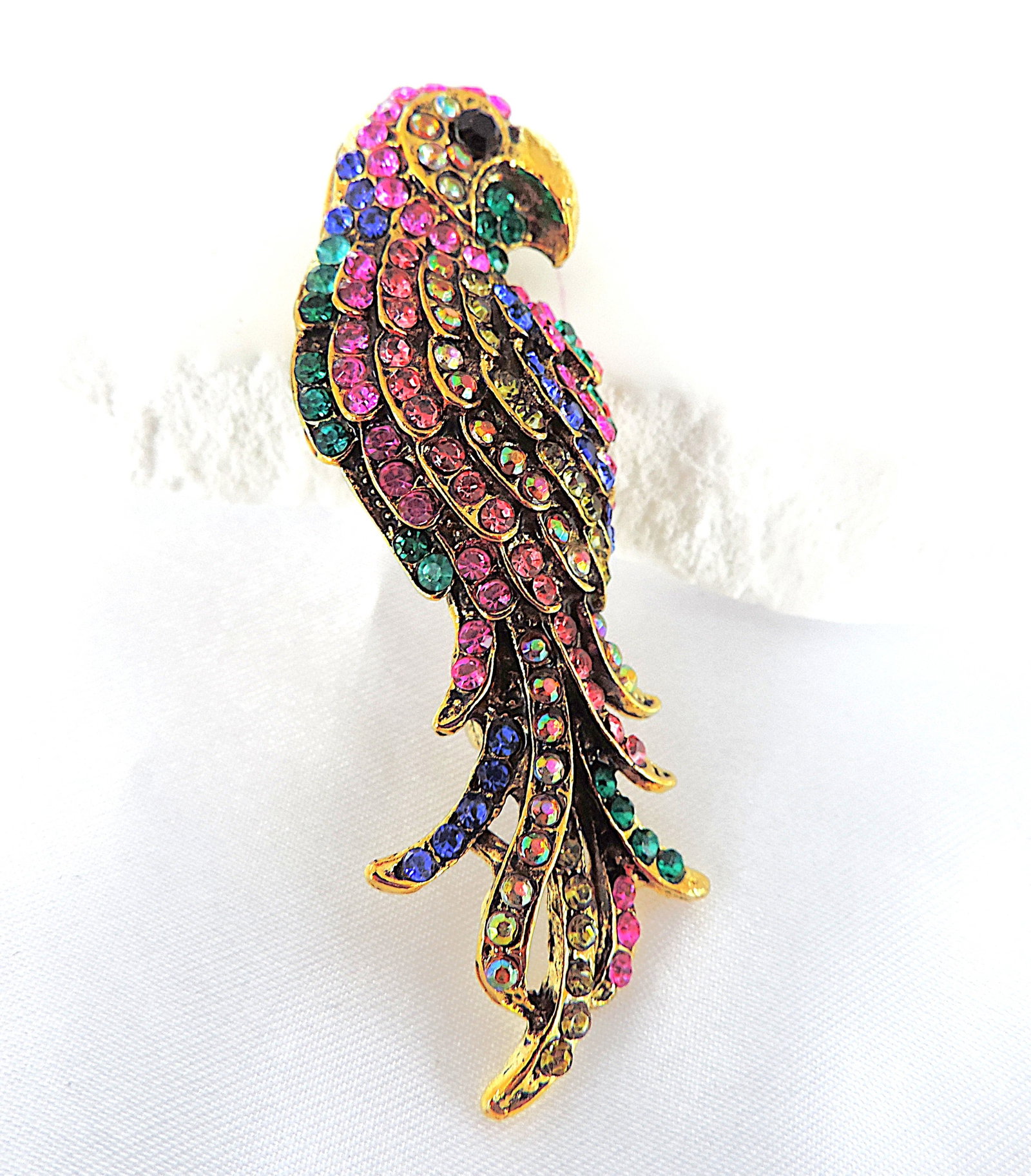 Vintage Multi-Colour Crystal Parrot Brooch: Title: Vintage Multi-Colour Crystal Parrot Brooch Description: A lovely Parrot brooch set with multi colour crystals. Excellent condition all crystals in place and pin in working order. 