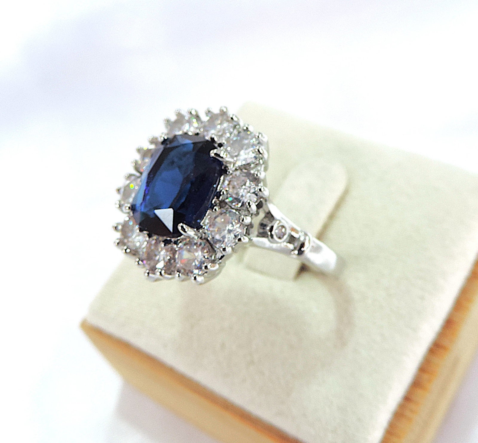 7.5 Carat Blue & White Zircon Gemstone Ring 'New' - 2
