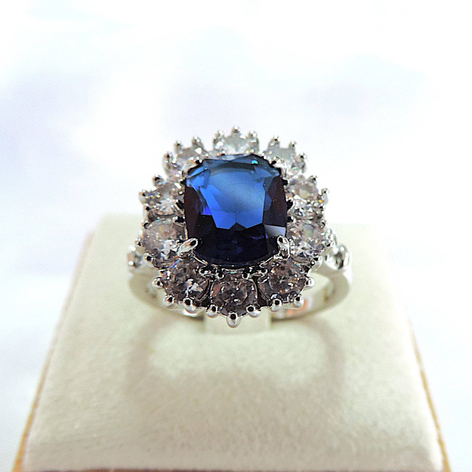 7.5 Carat Blue & White Zircon Gemstone Ring 'New' - 4