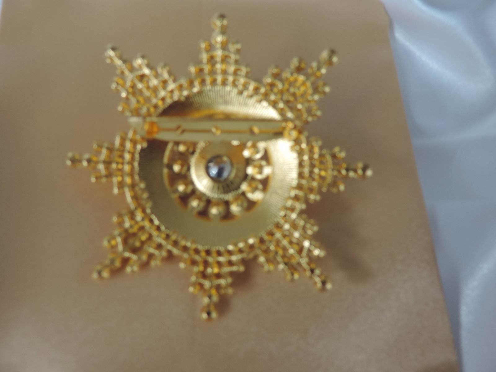 Green & White Crystal Starburst Brooch 7cmx7cm - 2