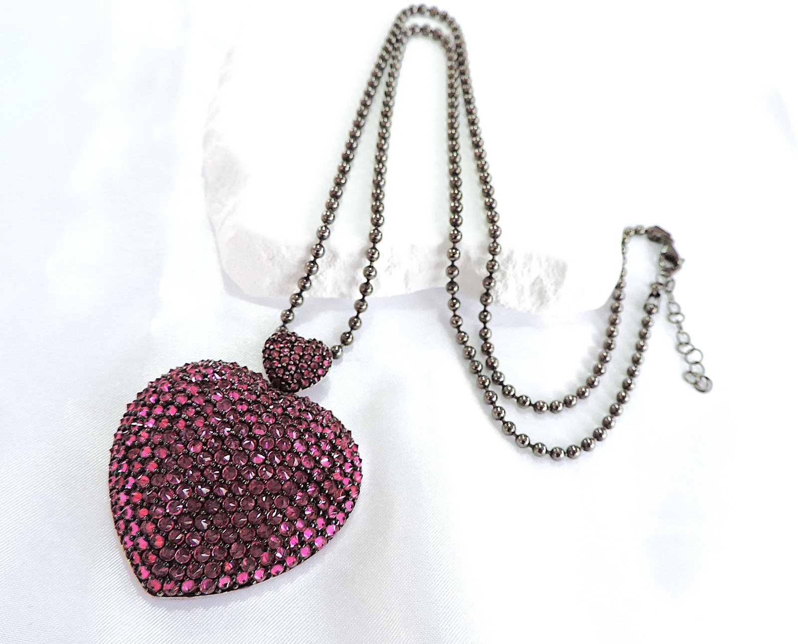 Large 925 Silver Pink Tourmaline Gemstone Necklace 43 Grams: Title: Large 925 Silver Pink Tourmaline Gemstone Necklace 43 Grams Description: A fabulous artisan hand crafted chunky statement sterling silver heart shaped pendant set with Pink Tourmaline