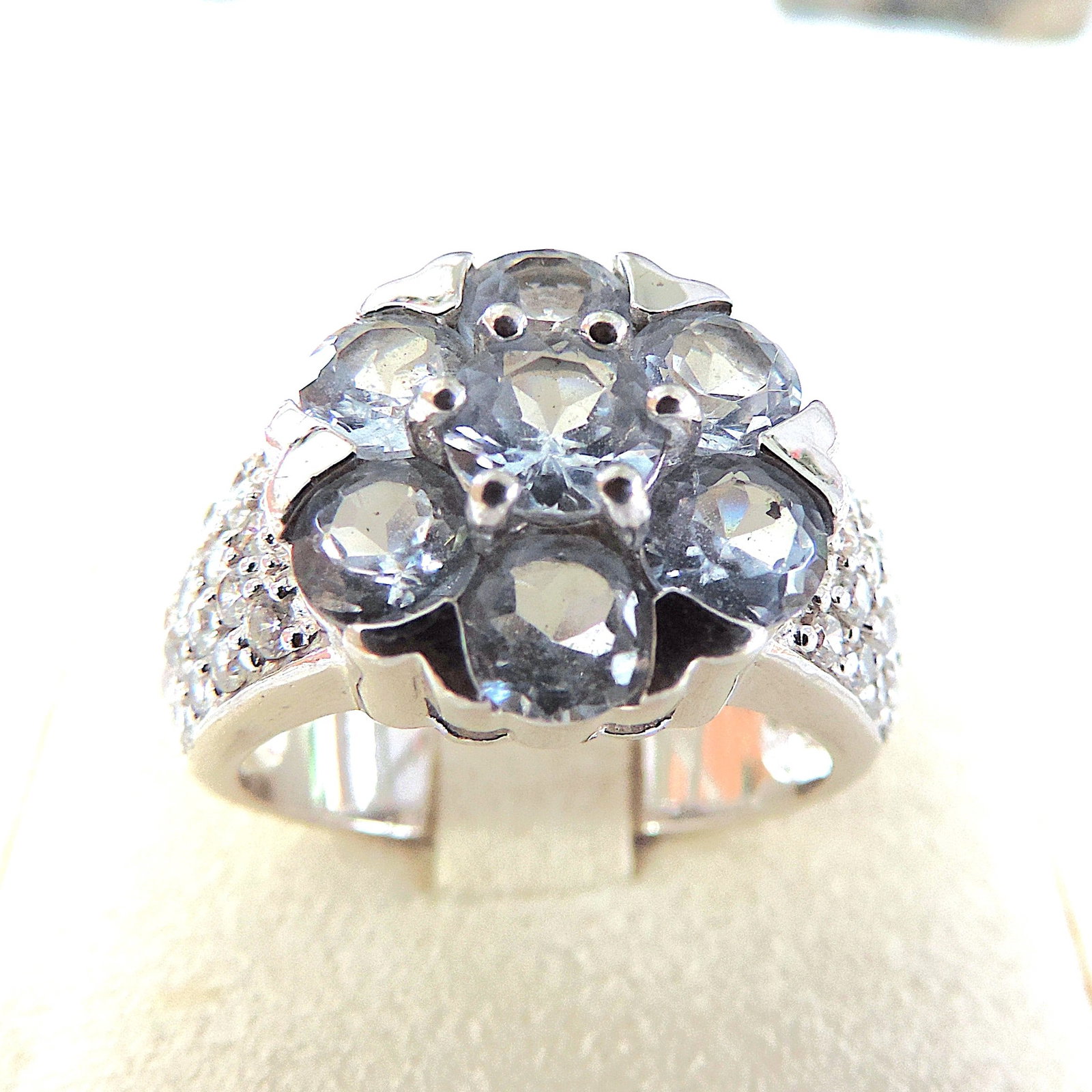 925 Sterling Silver Aquamarine Gemstone Ring 'New': Title: 925 Sterling Silver Aquamarine Gemstone Ring 'New' Description: A lovely ring in sterling silver set with 7 Aquamarines with sparkling simulated diamonds in the shoulders. Ring size Q