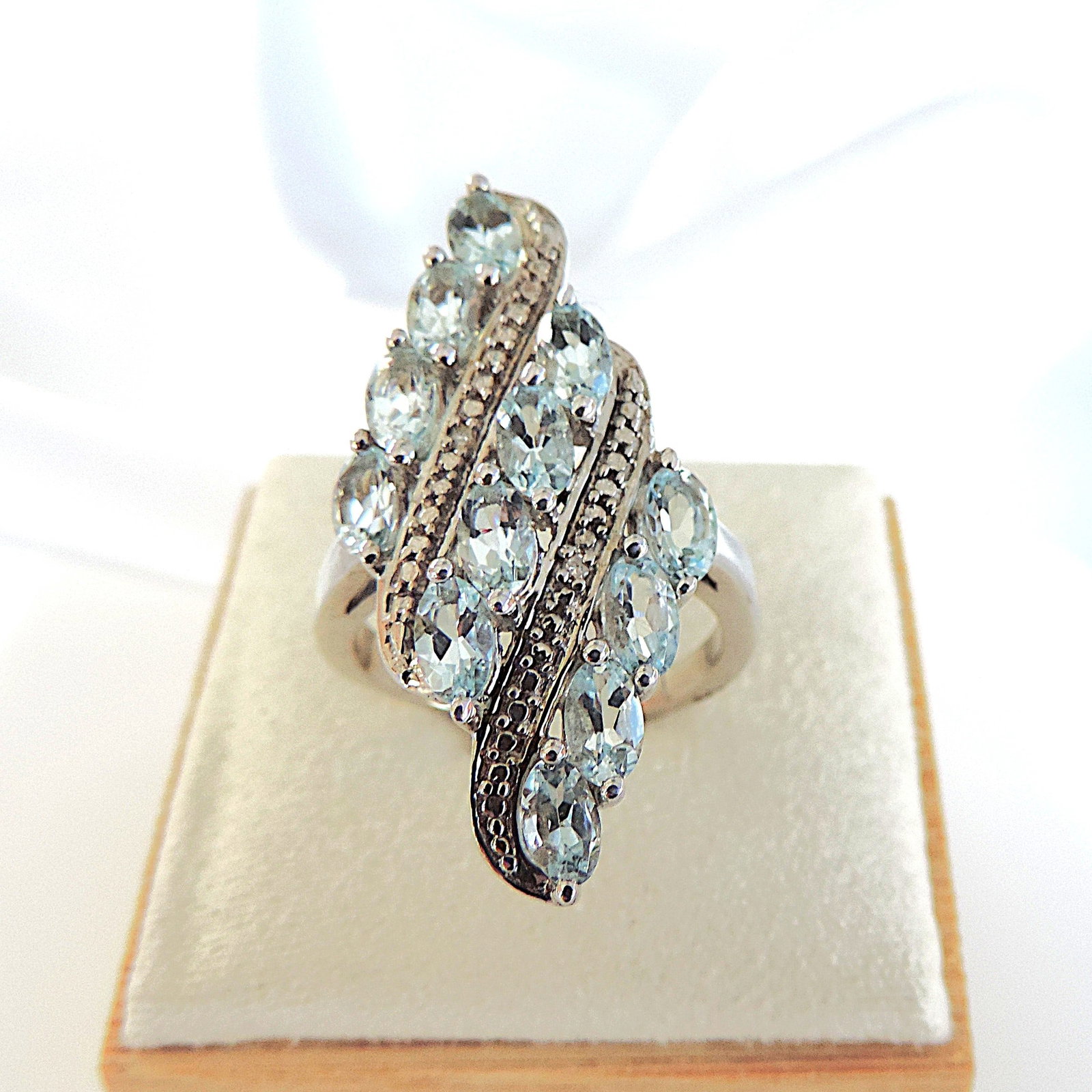 Aquamarine & Diamond Ring In 925 Sterling Silver 'New With Gift Box': Title: Aquamarine & Diamond Ring In 925 Sterling Silver 'New With Gift Box' Description: A beautiful sterling silver ring set with 12 x 5x3mm oval Aquamarines and 2 x 1.1mm diamonds. 