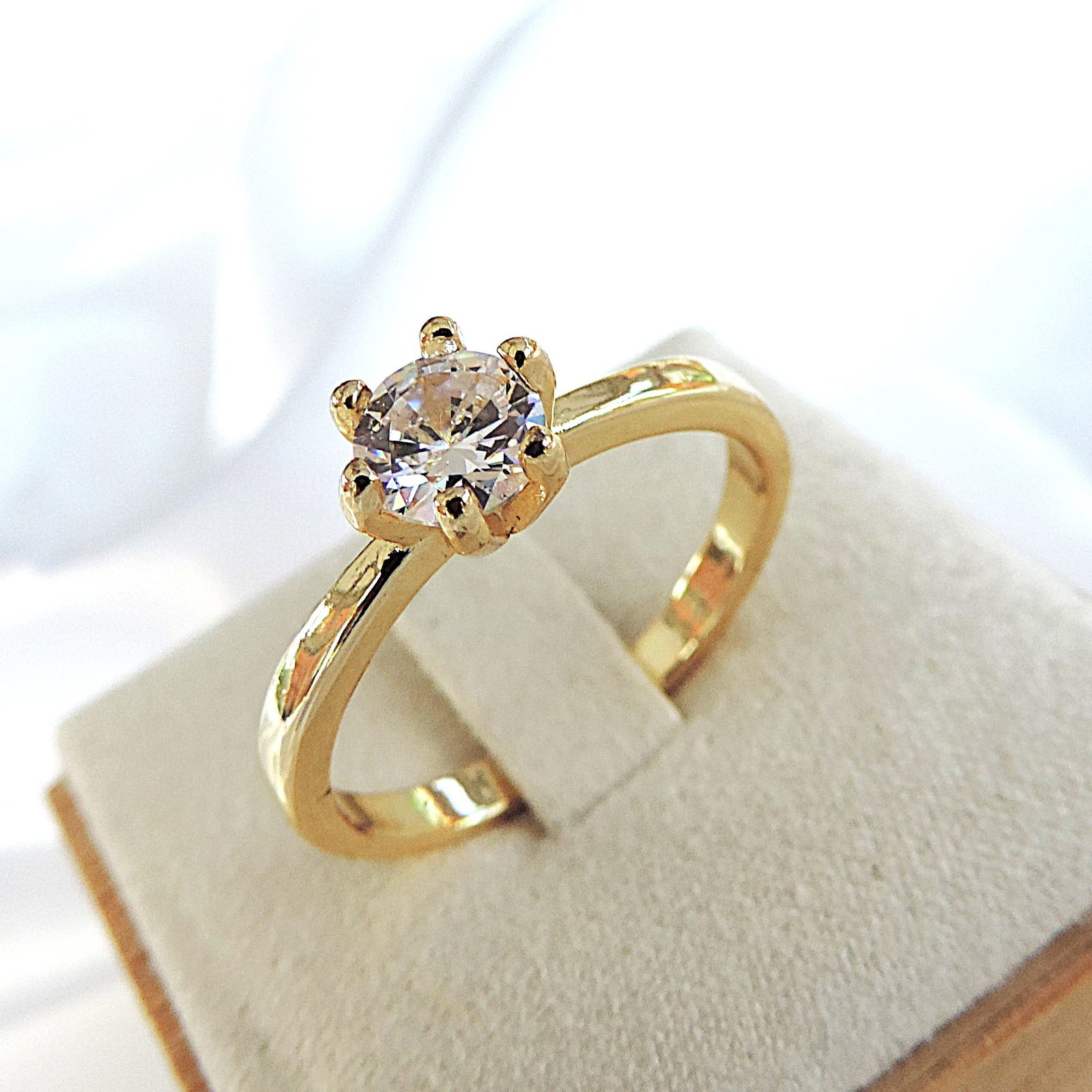 18k Gold 925 Silver Moissanite Solitaire Ring 'New' - 3