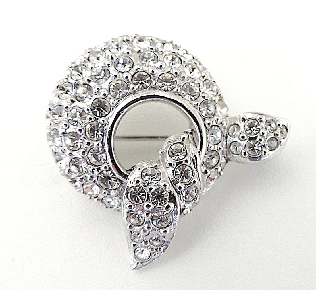 Vintage Signed Attwood & Sawyer Crystal Brooch c.1980's: Title: Vintage Signed Attwood & Sawyer Crystal Brooch c.1980's Description: A lovely Attwood & Sawyer silver tone brooch set with sparkling white crystals. Diameter 2.5 cm. Signed