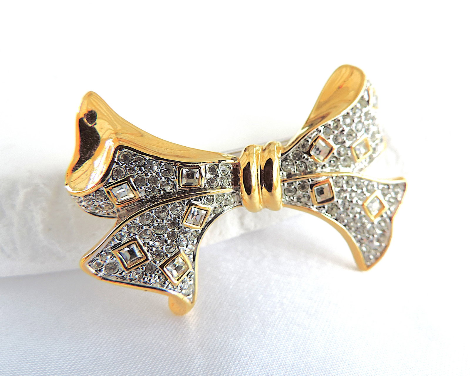 Vintage Gold Plated Austrian Crystal Bow Ribbon Brooch c.1980's - 2