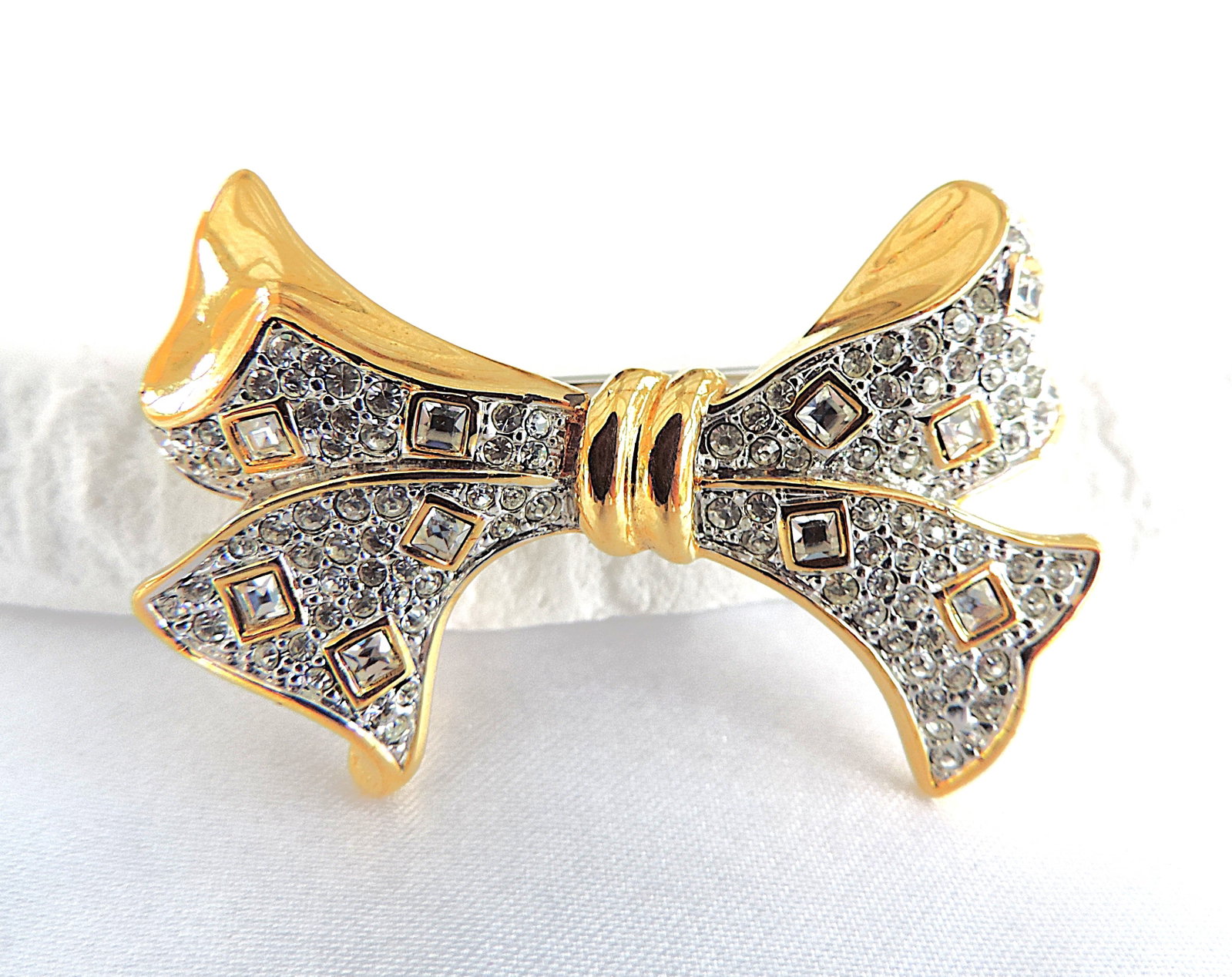 Vintage Gold Plated Austrian Crystal Bow Ribbon Brooch c.1980's - 5