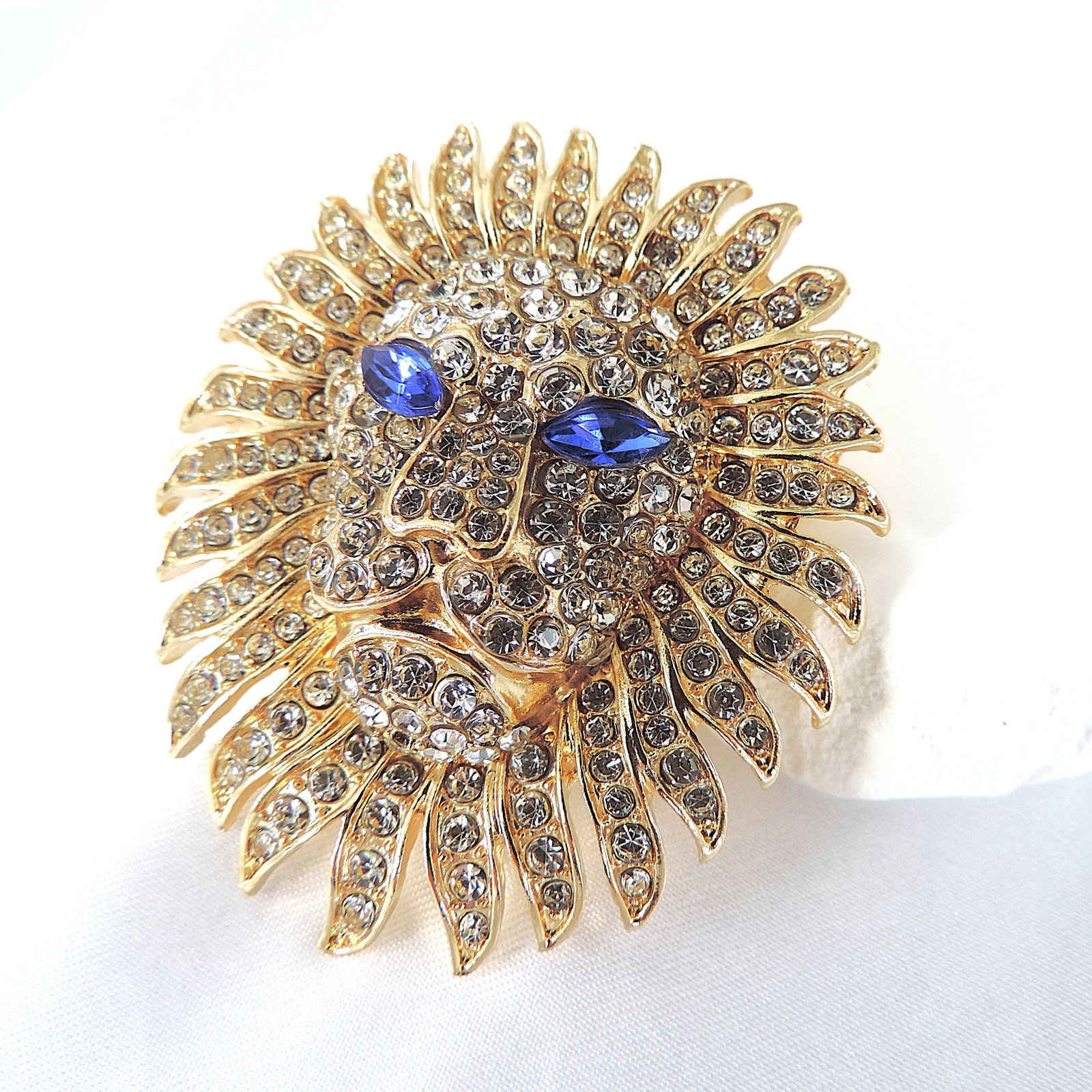 Gold Plated Crystal Lions Head Brooch - 2