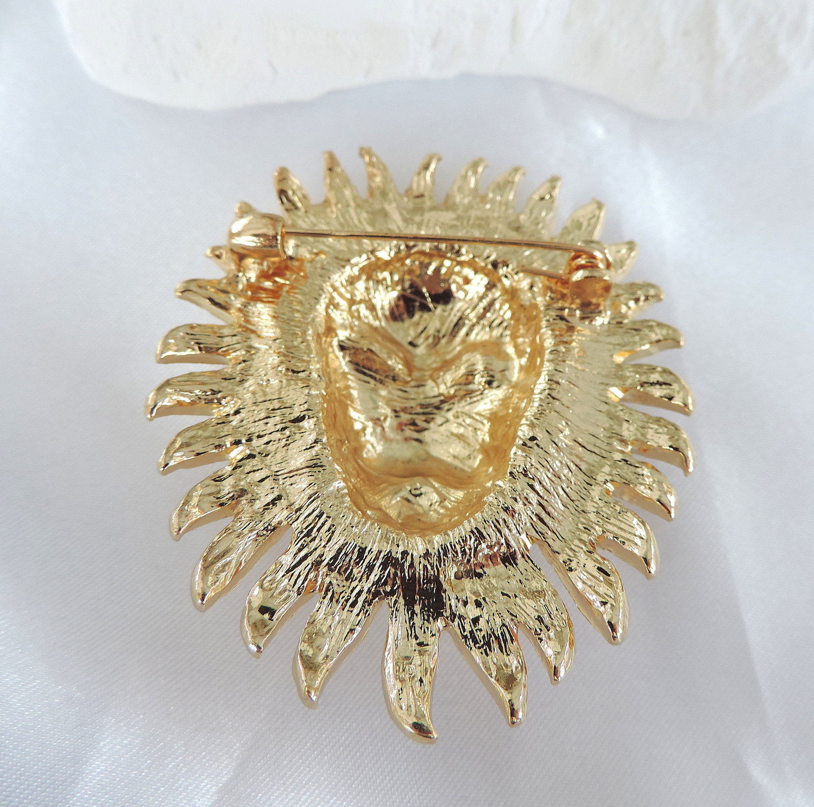 Gold Plated Crystal Lions Head Brooch - 3