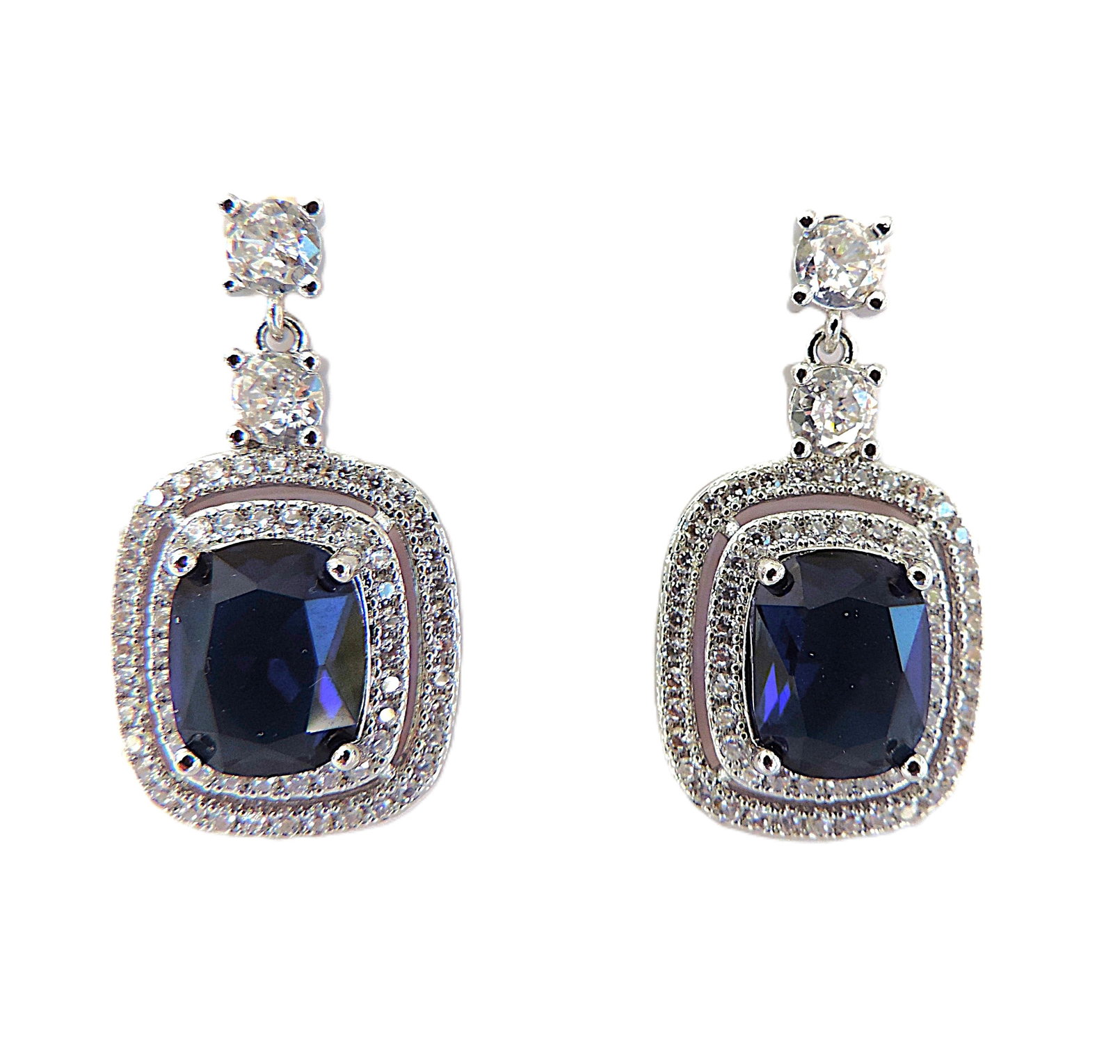 Orrevé Sapphire Blue & White Zircon Gemstone Drop Earrings 'New With Gift Box': Title: Orrevé Sapphire Blue & White Zircon Gemstone Drop Earrings 'New With Gift Box' Description: A beautiful pair of silver Sapphire Blue & White Zircon gemstone drop earrings. 