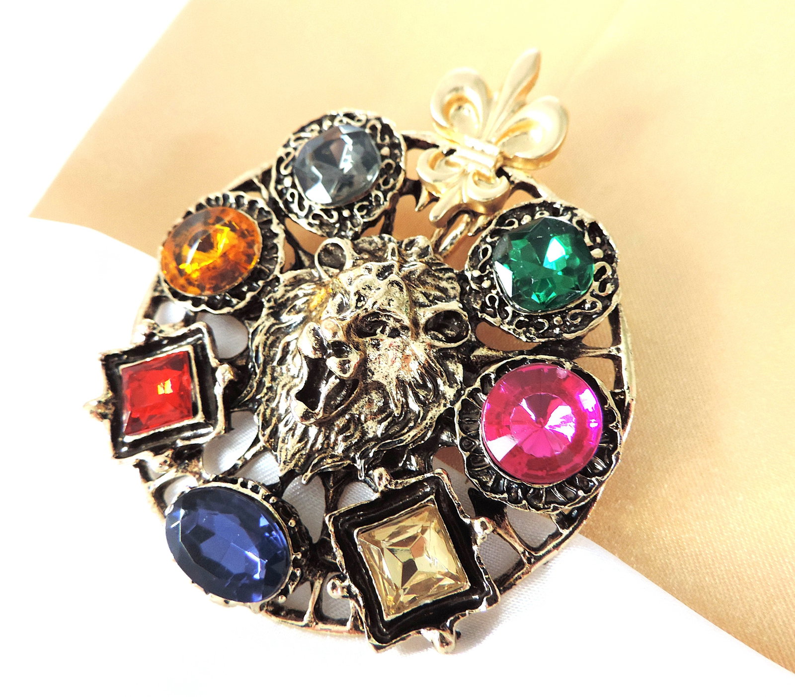 Large Baroque Style Costume Jewellery Brooch - 2
