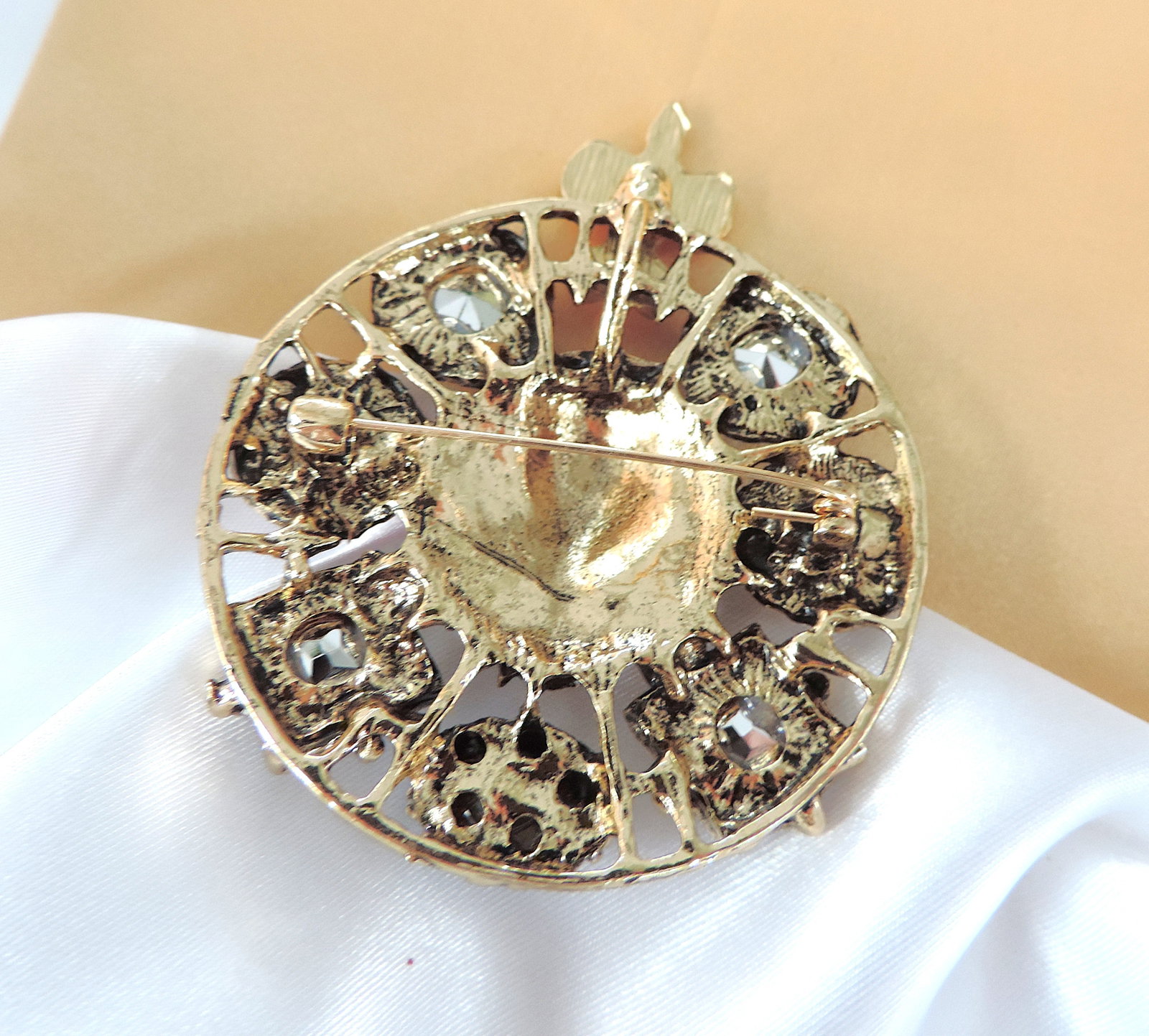Large Baroque Style Costume Jewellery Brooch - 3