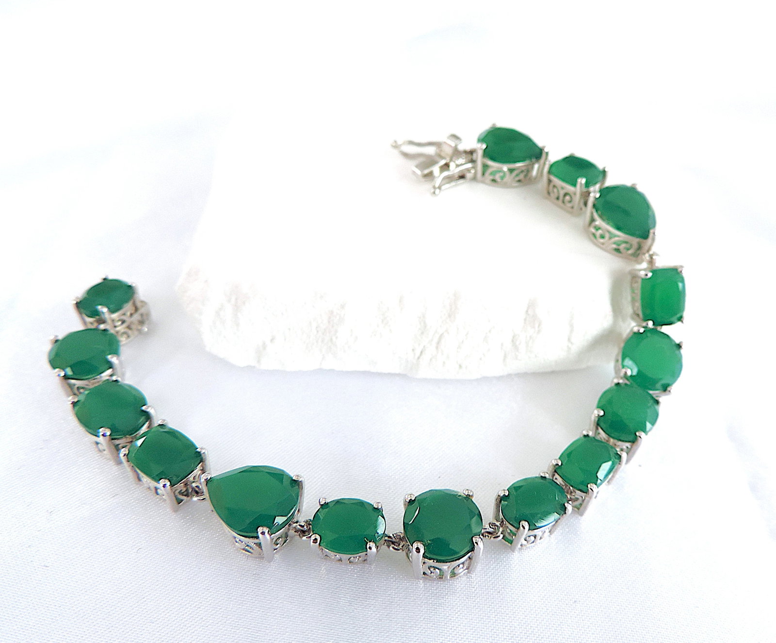 925 Silver 55.95 Carat Emerald Green Chrysoprase Gemstone Bracelet 'New' - 6