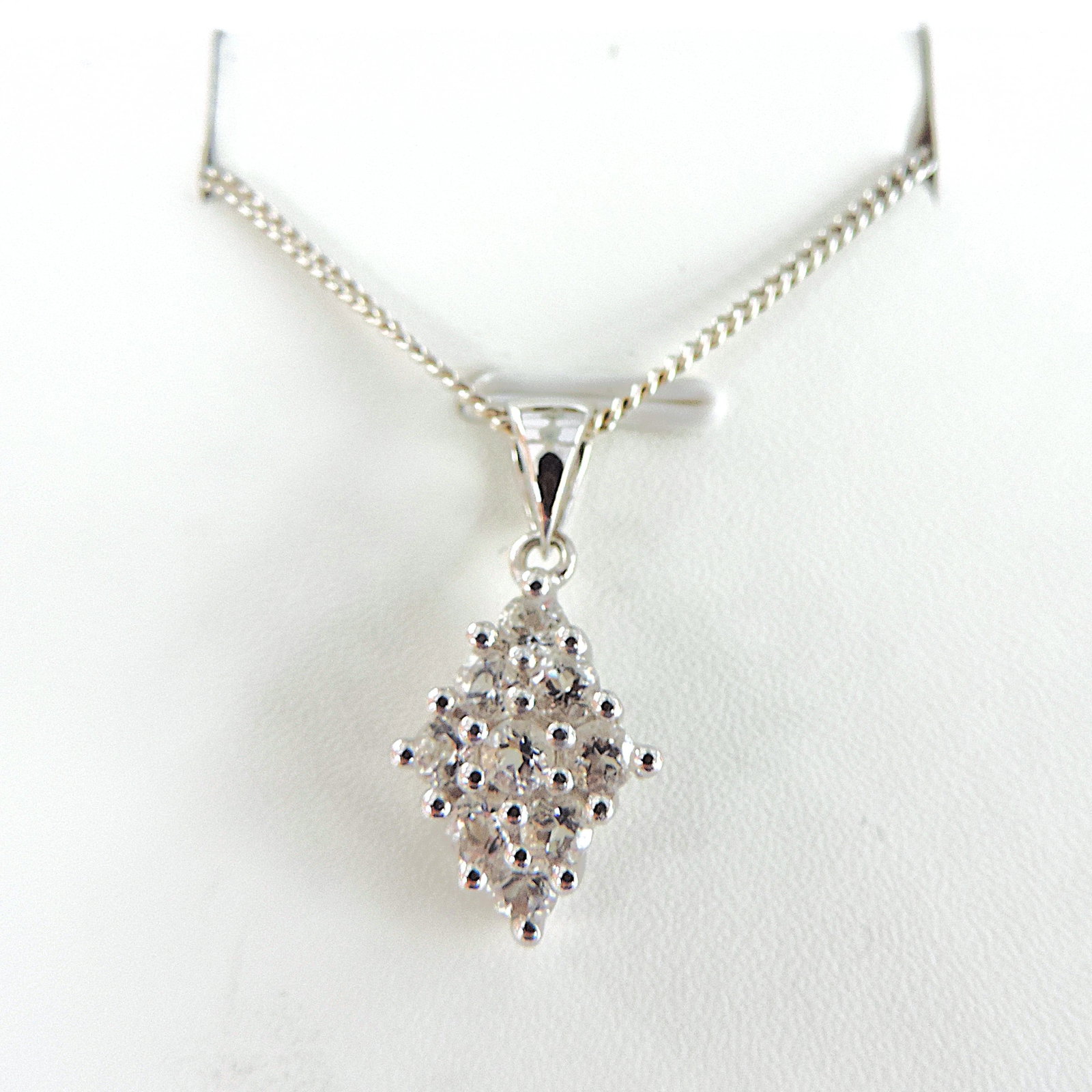 925 Silver Itinga Petalite Gemstone Necklace 'New': Title: 925 Silver Itinga Petalite Gemstone Necklace 'New' Description: A lovely pendant necklace in 925 silver set with 9 x 3x3mm Itinga Petalite gemstones on an 18 inch 925 silver chain.