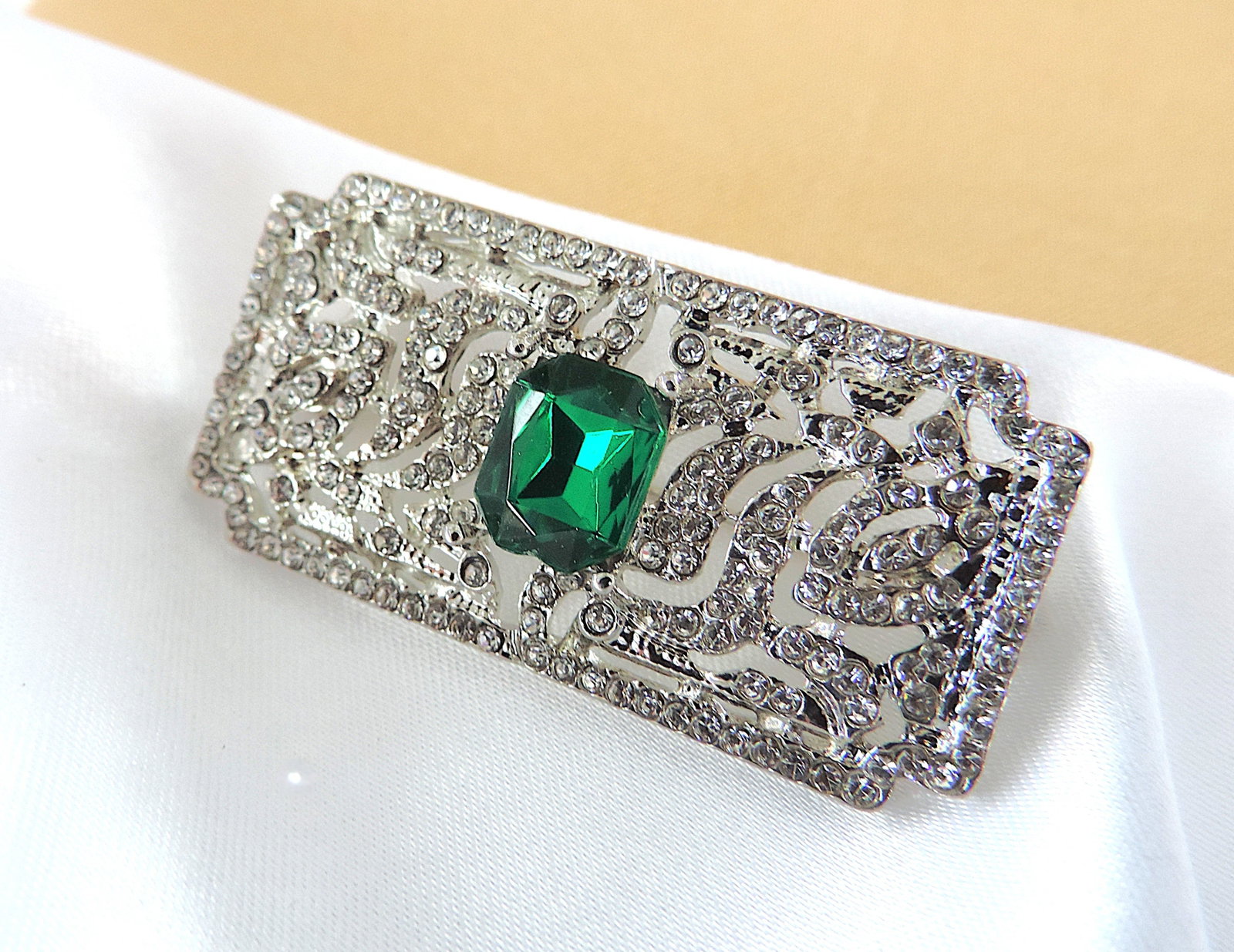 Art Deco Style Green & WhIte Crystal Brooch - 3