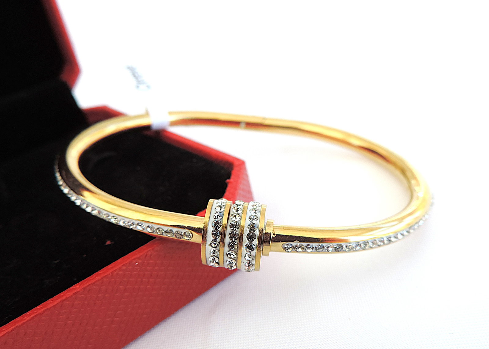 Orrevé 18k Gold Plated Zircon Gemstone Bracelet 'New': Title: Orrevé 18k Gold Plated Zircon Gemstone Bracelet 'New' Description: A gorgeous Orrevé 18k gold plated bracelet Pave set with sparkling white Zircons. Includes a