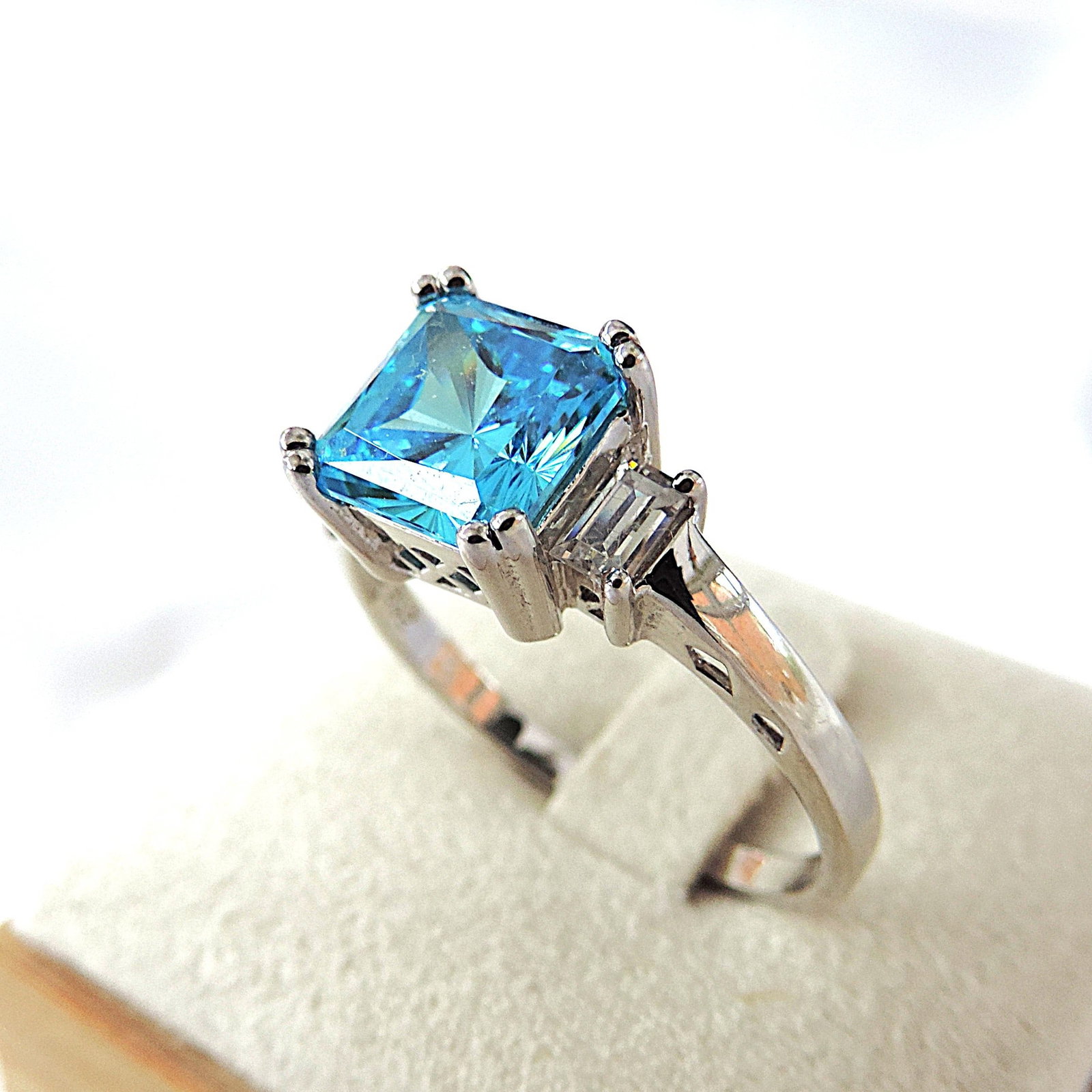 925 Silver Swiss Blue 2.75 Carat Topaz Gemstone Ring 'New' - 3