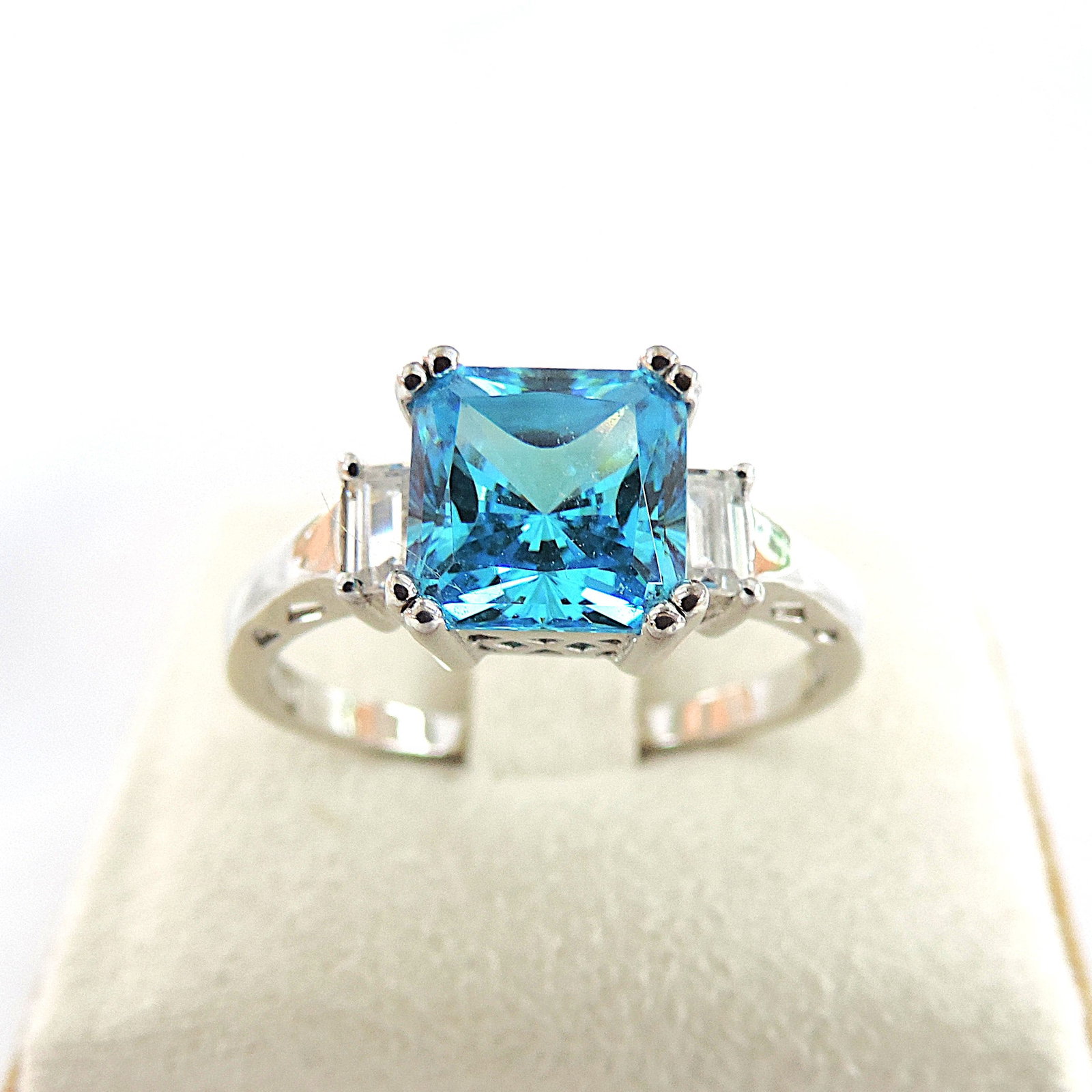 925 Silver Swiss Blue 2.75 Carat Topaz Gemstone Ring 'New' - 4