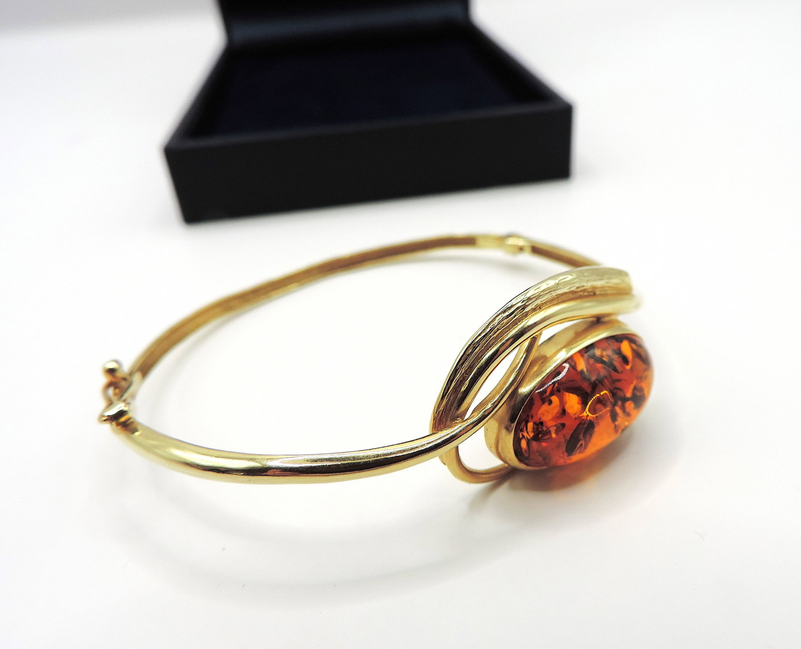 Artisan 14k Gold Cabochon Baltic Amber Bangle Gdansk Poland c.1996 - 2
