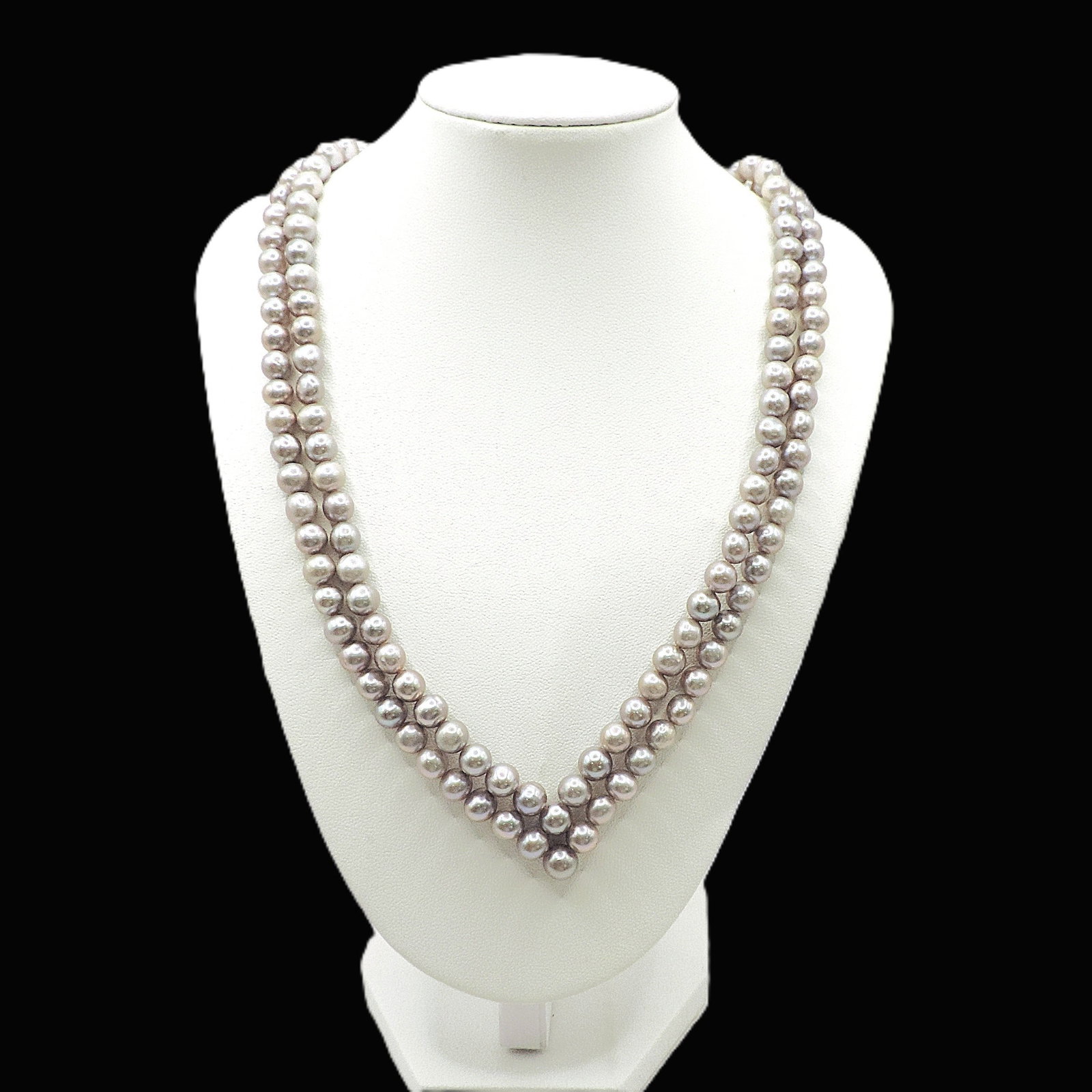 Freshwater Grey Cultured Pearl Necklace New With Gift Box RRP £235.00: Title: Freshwater Grey Cultured Pearl Necklace New With Gift Box RRP £235.00 Description: A fine quality double strand silver grey cultured pearl necklace 18-19.5 inches long with a 925 silver