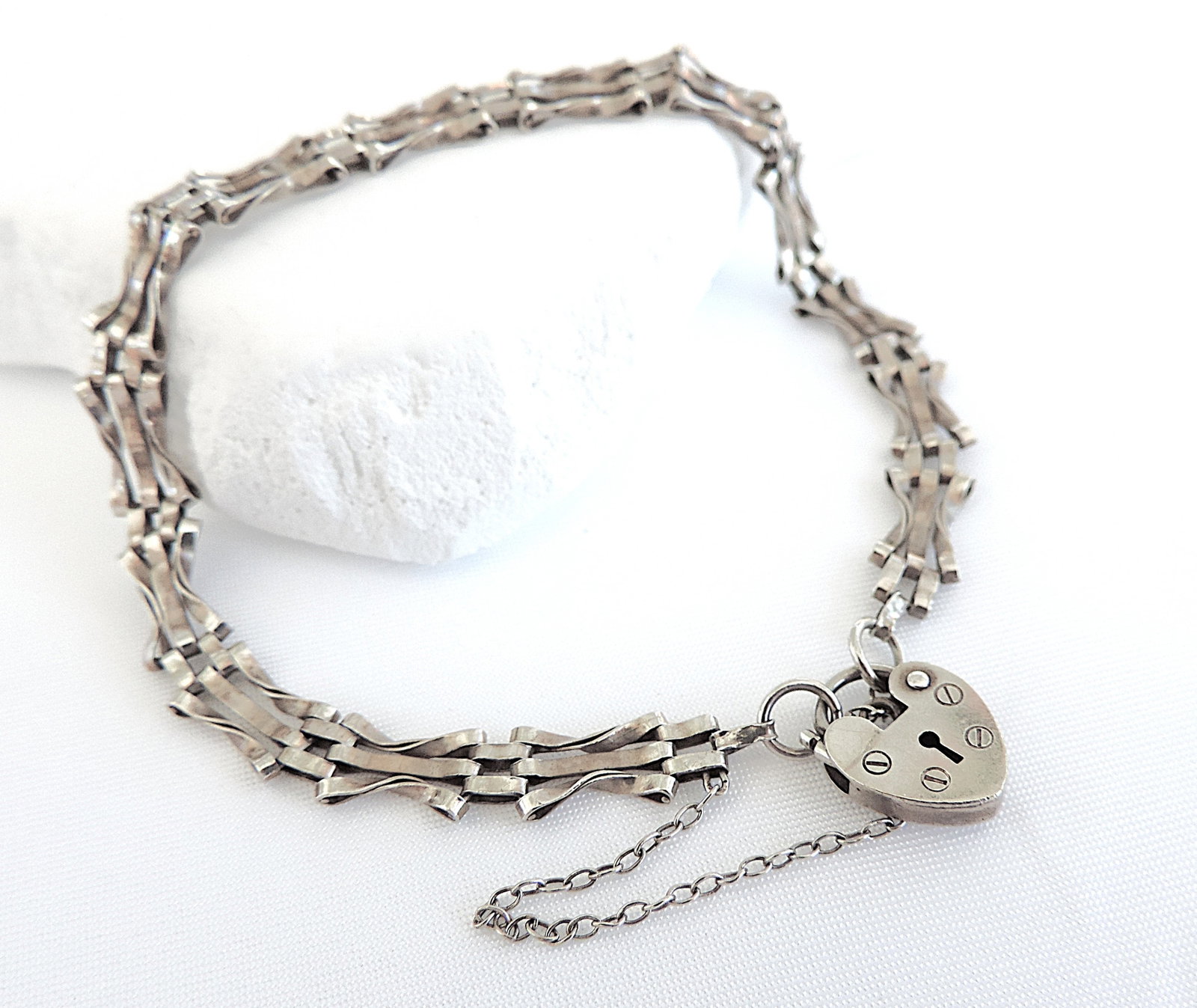 Vintage Sterling Silver Heart Padlock Gate Bracelet - 2