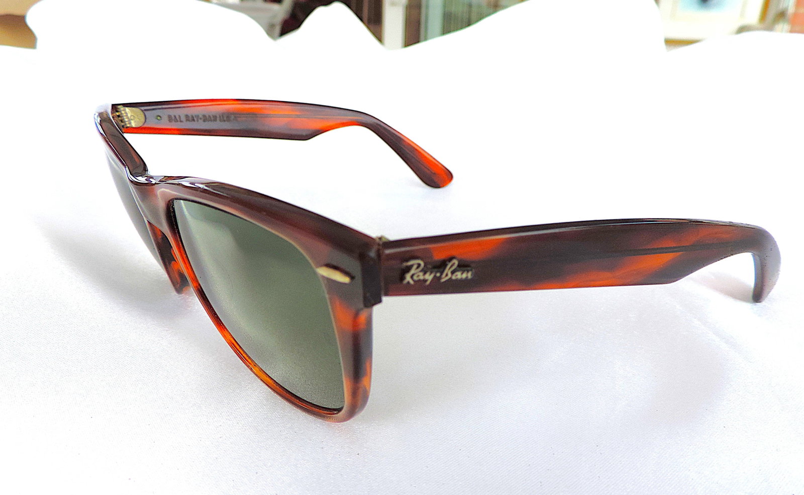 Vintage B&L Ray-Ban U.S.A. Wayfarer II Sunglasses With Case: Title: Vintage B&L Ray-Ban U.S.A. Wayfarer II Sunglasses With Case Description: Authentic pair of vintage B&L Ray-Ban U.S.A. WAYFARER II Sunglasses. Havana (Tortoise)