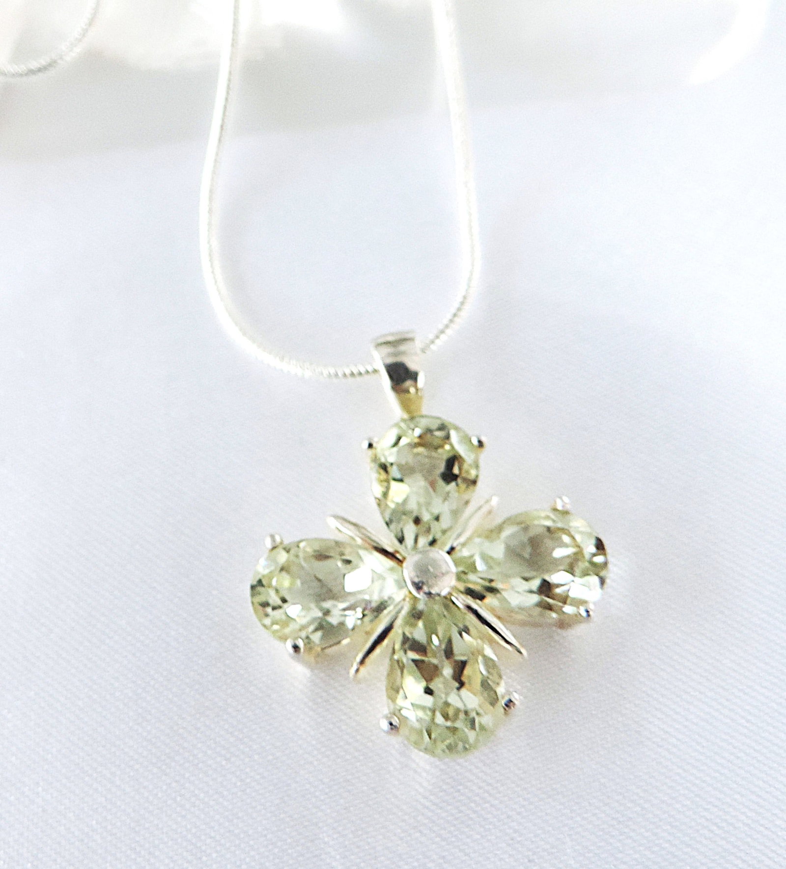 925 Silver 6.8 Carat Lemon Green Ceylon Chrysoberyl Pendant Necklace - 2